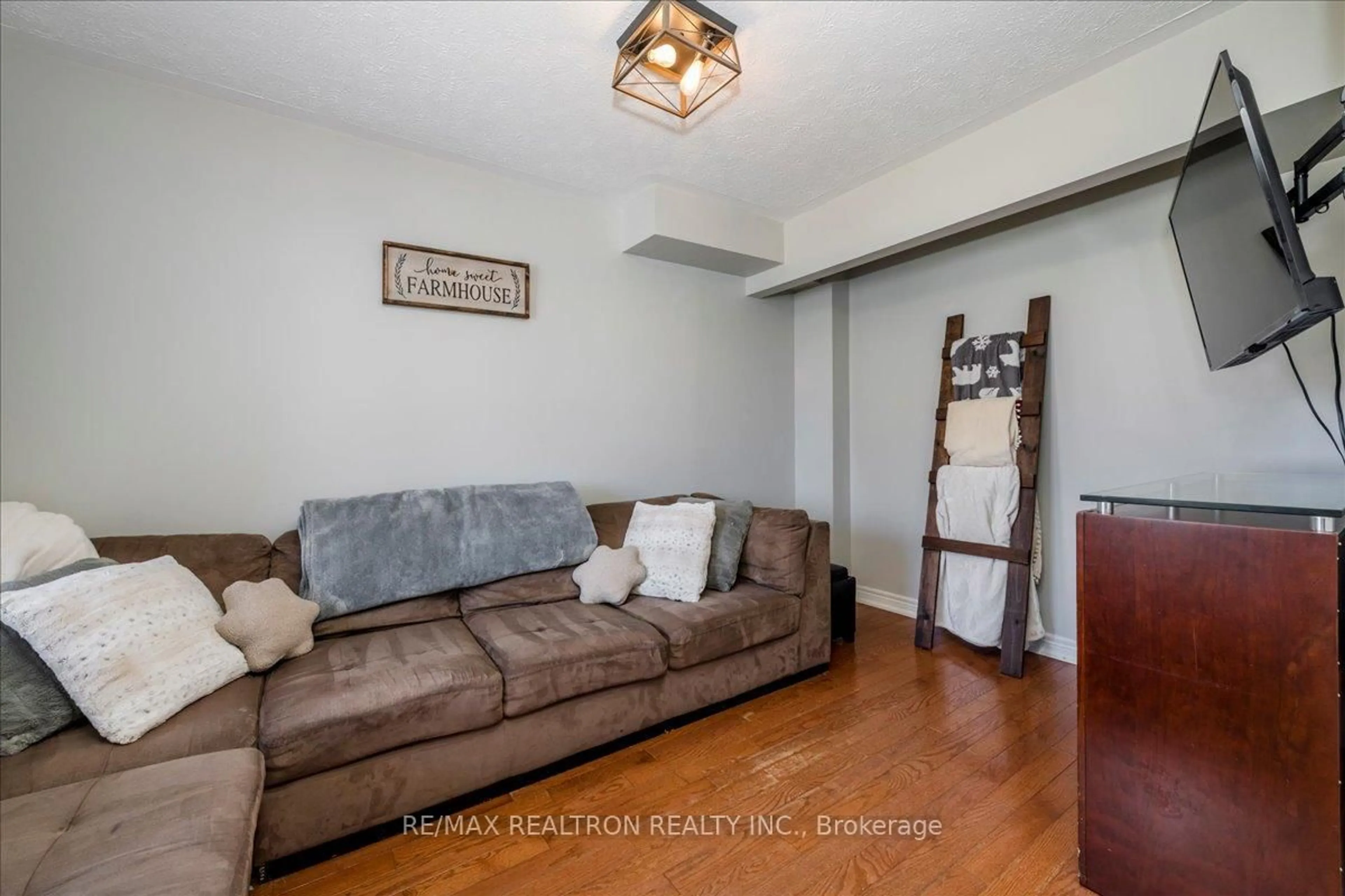 Living room with furniture, unknown for 24 Owen St, Penetanguishene Ontario L9M 1M8