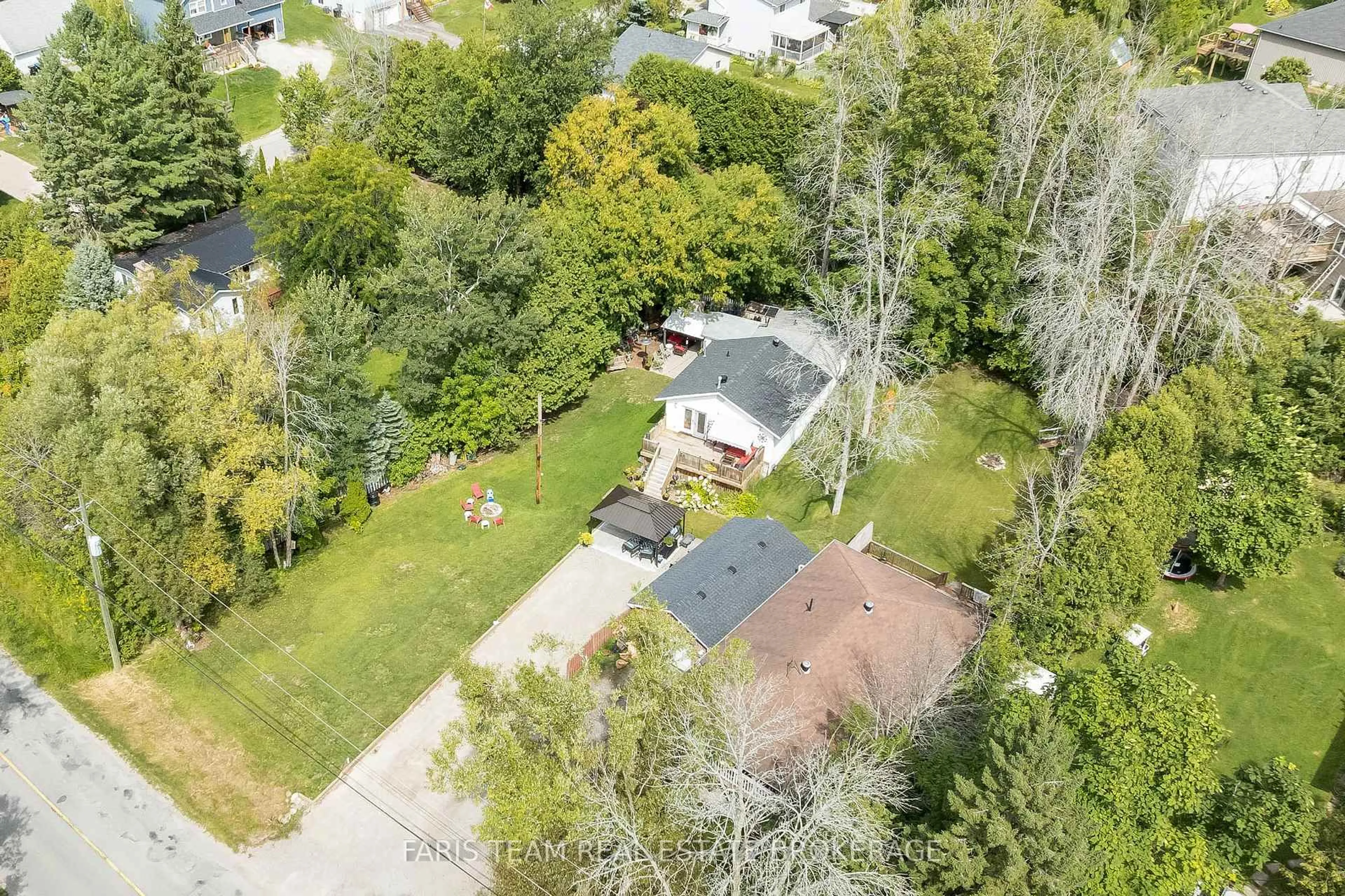 A pic from outside/outdoor area/front of a property/back of a property/a pic from drone, street for 91 Park St, Tay Ontario L0K 2A0