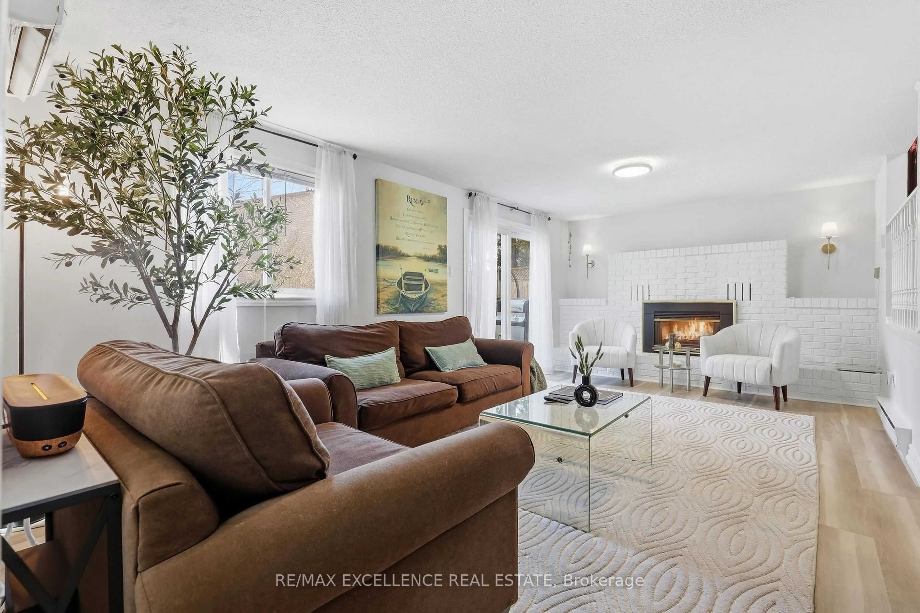 Living room with furniture, unknown for 277 Nelson St, Barrie Ontario L4M 5P6