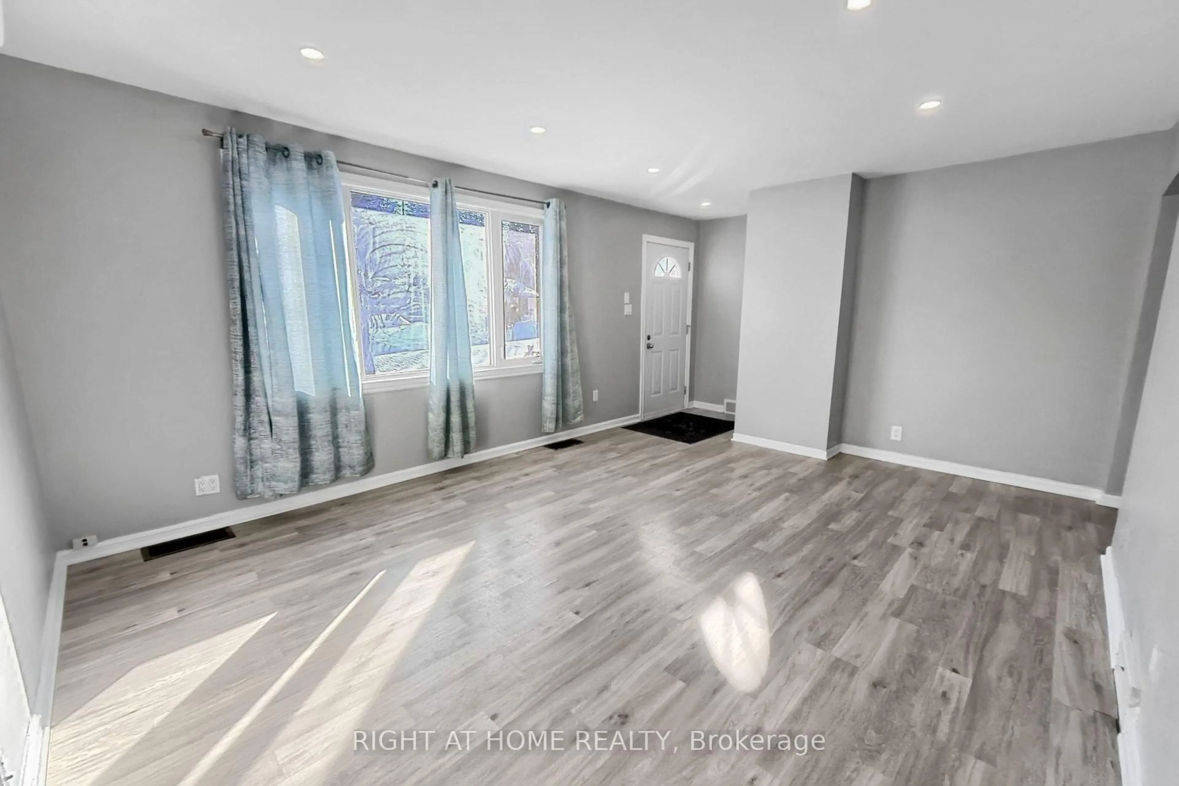 A pic of a room for 19 Alfred St, Barrie Ontario L4N 3L9