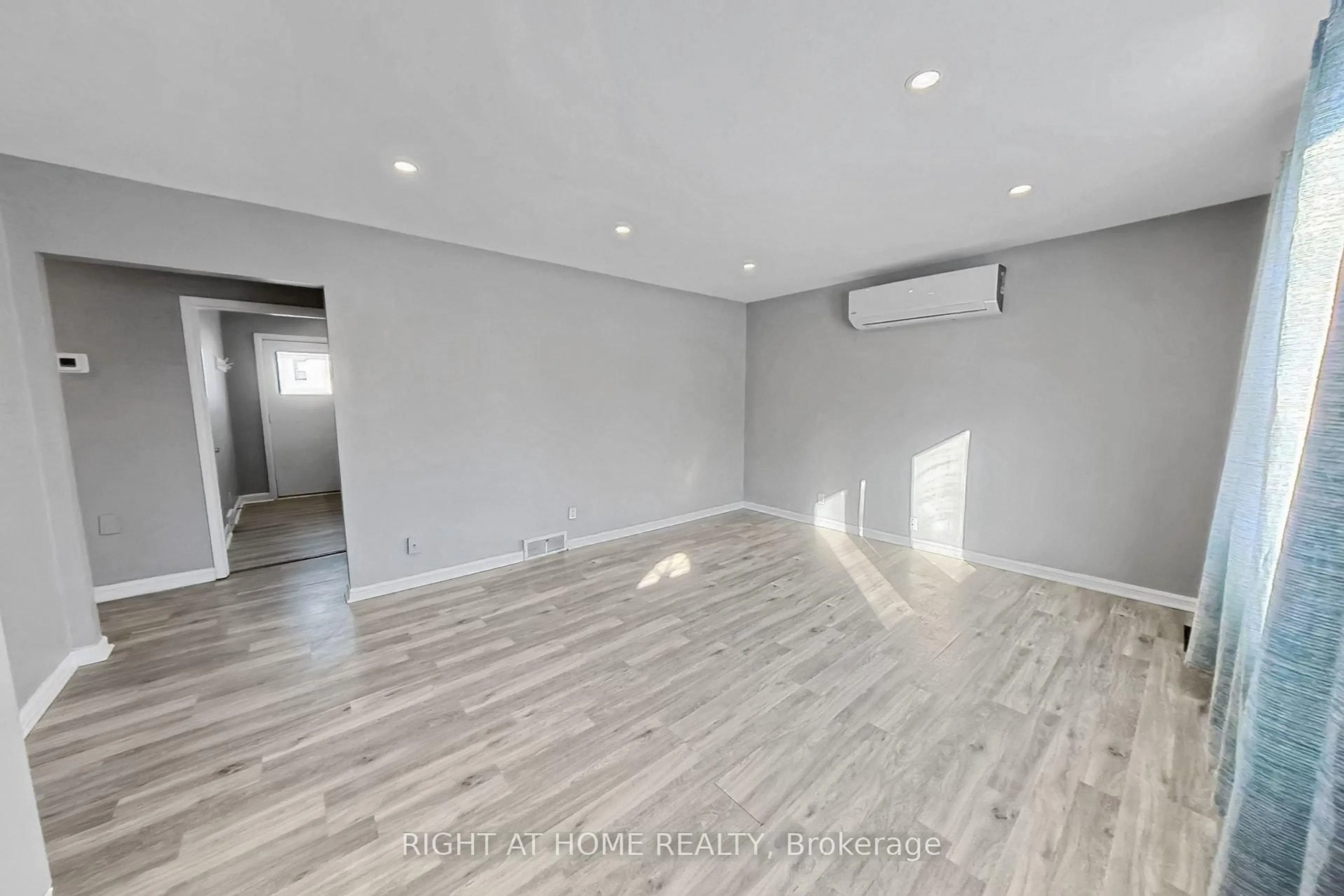 A pic of a room for 19 Alfred St, Barrie Ontario L4N 3L9