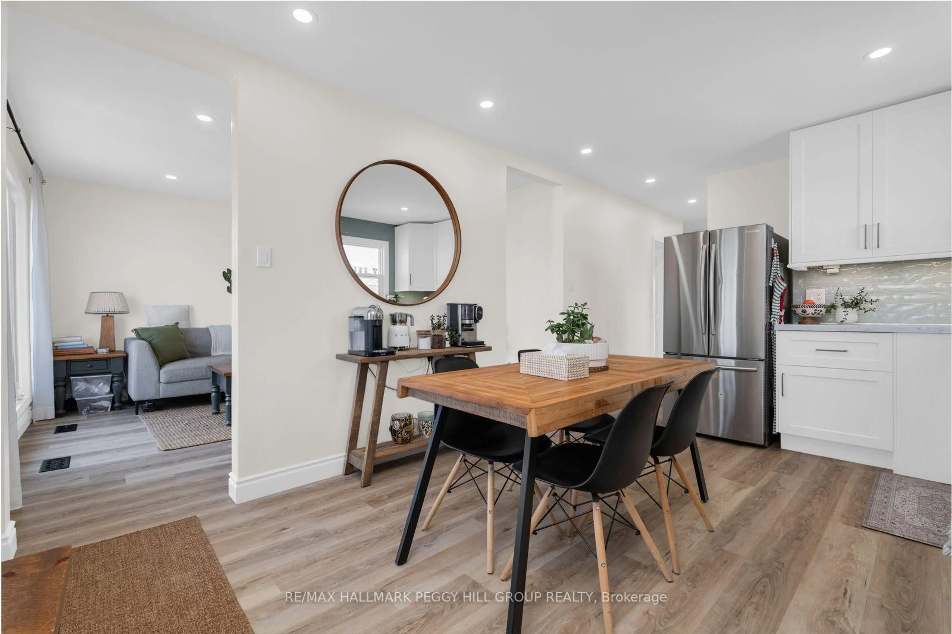 Open concept kitchen, wood/laminate floor for 22 Agnes St, Barrie Ontario L4M 2S2