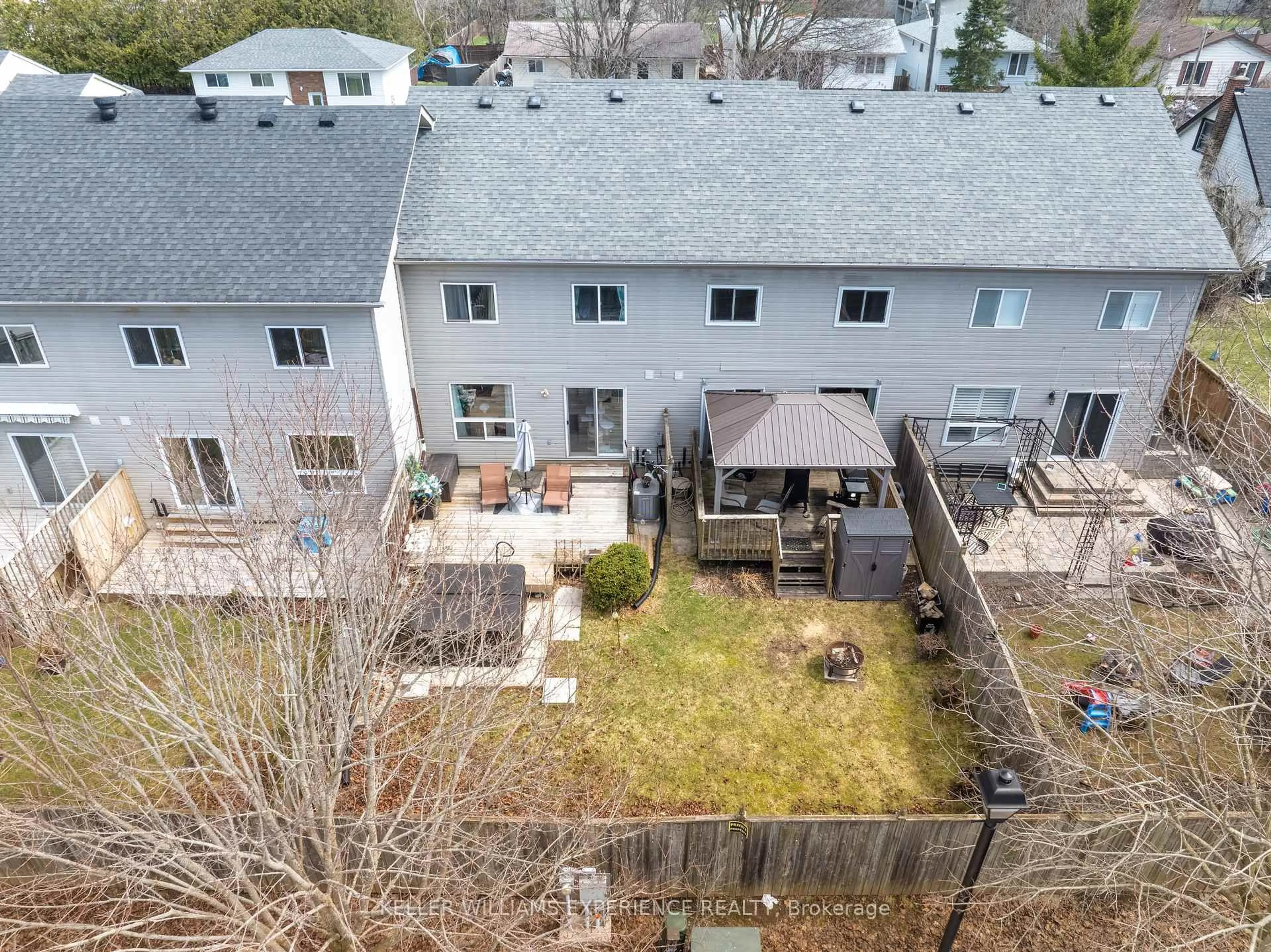 A pic from outside/outdoor area/front of a property/back of a property/a pic from drone, city buildings view from balcony for 371 Millard St, Orillia Ontario L3V 4H5