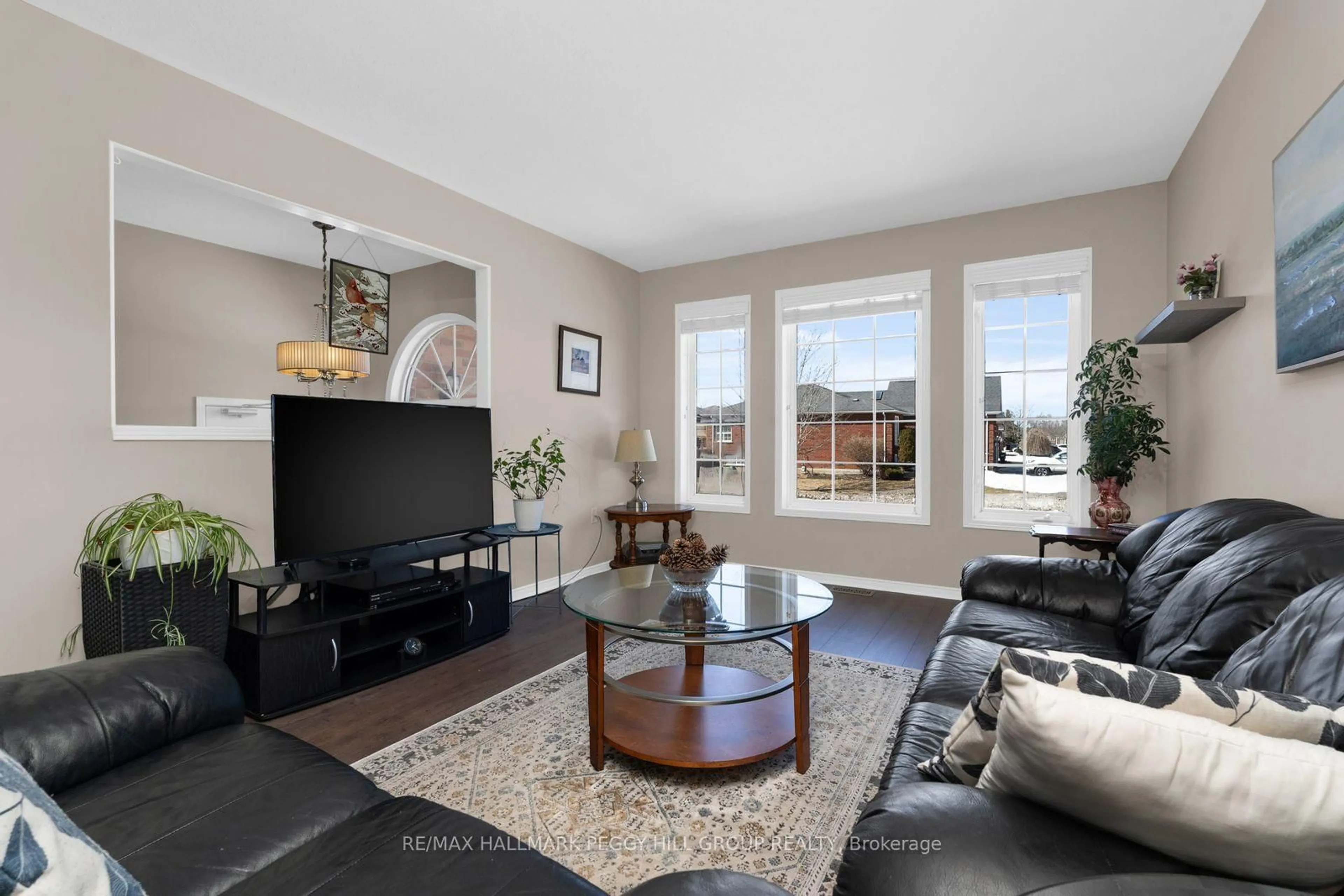 Living room with furniture, unknown for 67 Forest Dale Dr, Barrie Ontario L4M 6M9