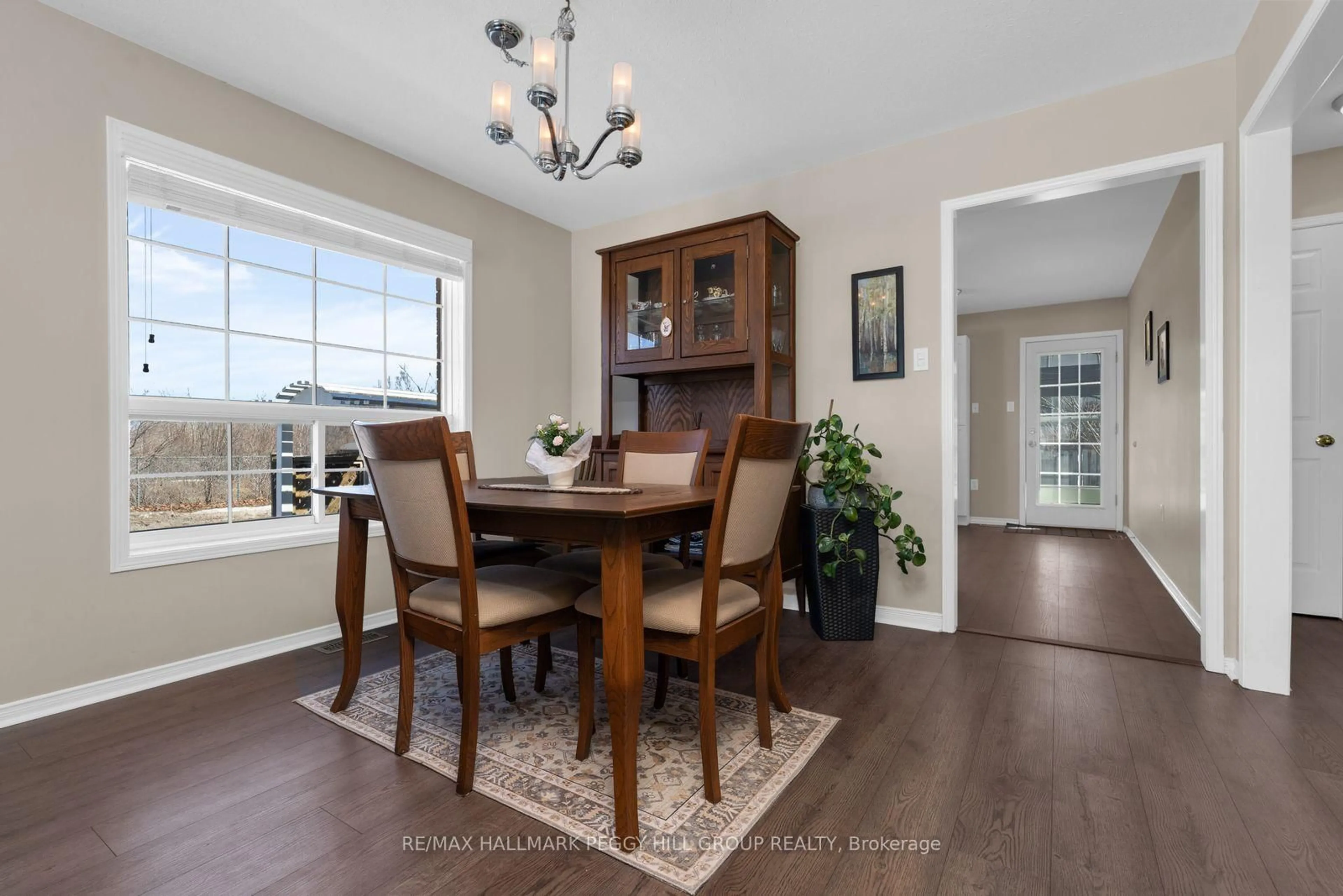 Dining room, wood/laminate floor for 67 Forest Dale Dr, Barrie Ontario L4M 6M9