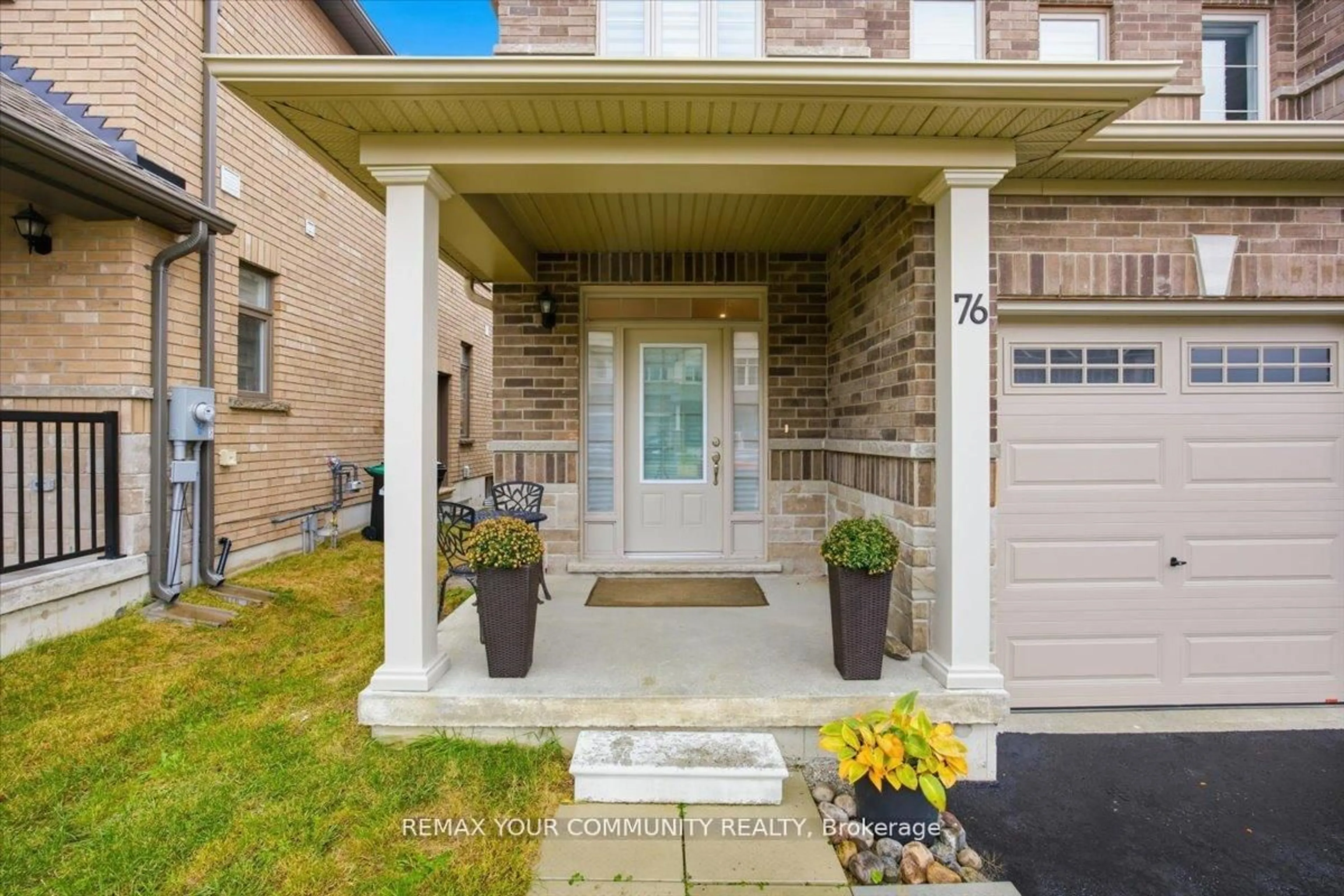 Indoor entryway for 76 Sagewood Ave, Barrie Ontario L9J 0K5