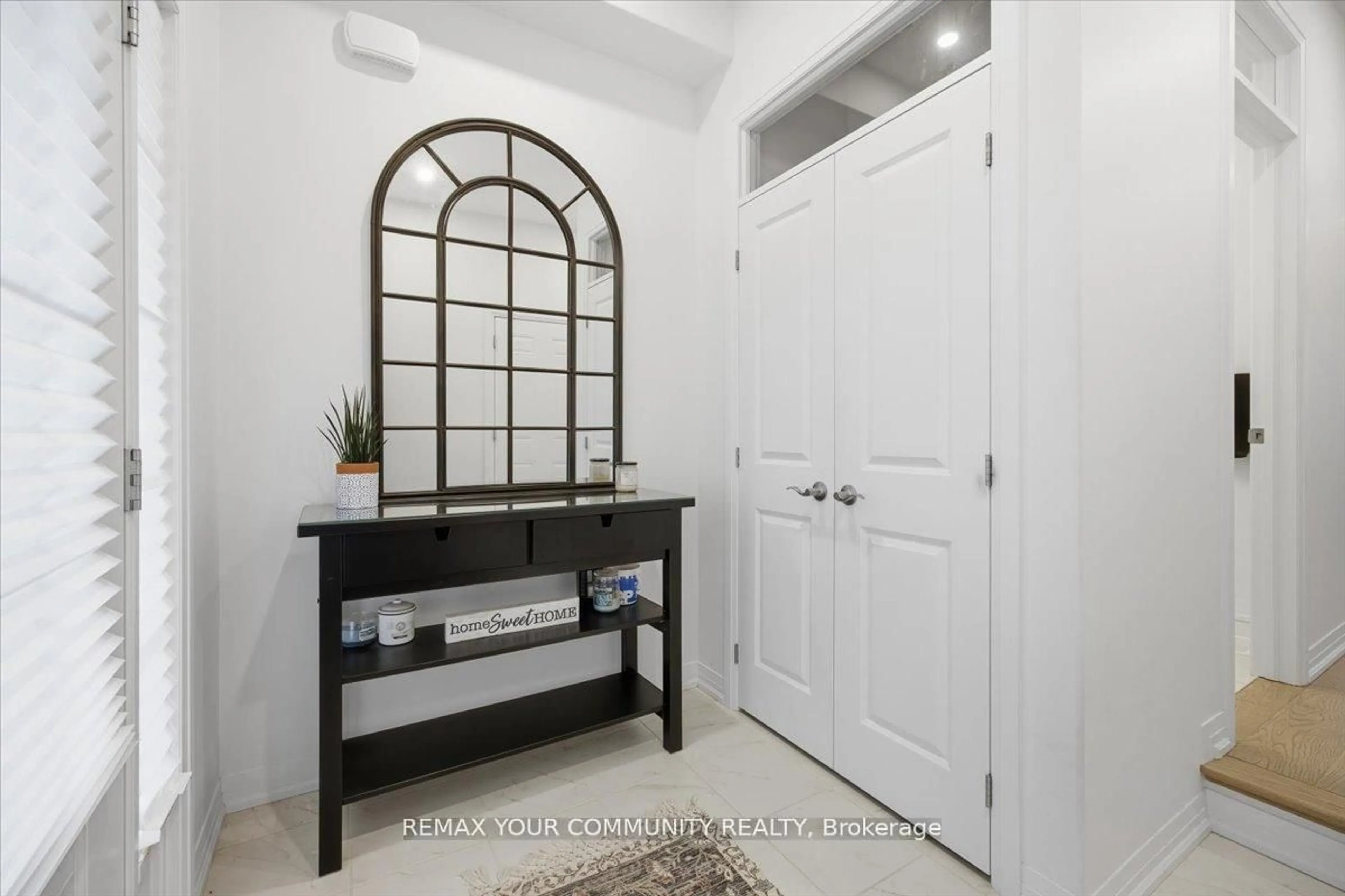 Indoor entryway for 76 Sagewood Ave, Barrie Ontario L9J 0K5