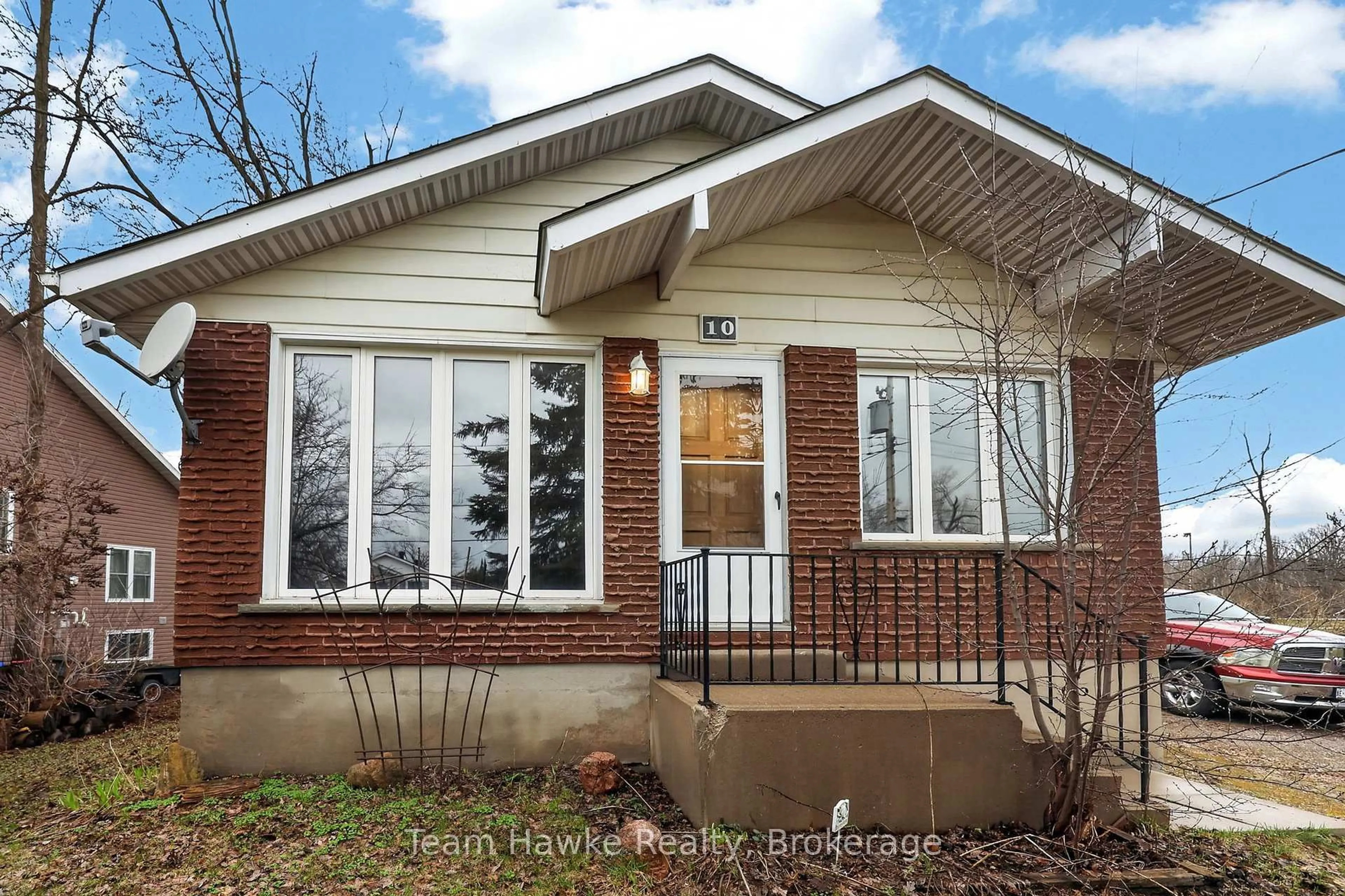 Home with brick exterior material, street for 10 Sunset Cres, Severn Ontario L0K 1E0