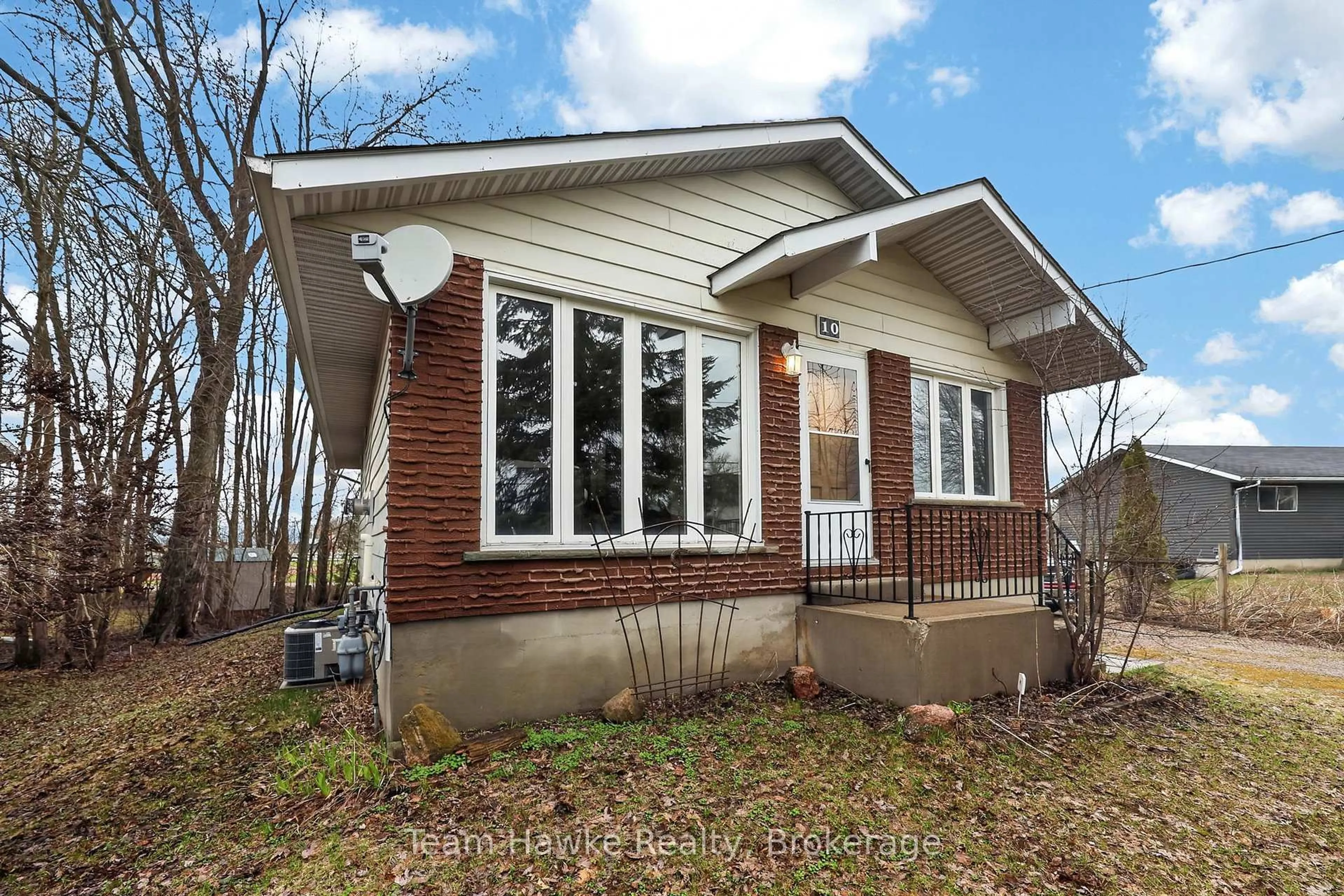 Home with brick exterior material, street for 10 Sunset Cres, Severn Ontario L0K 1E0