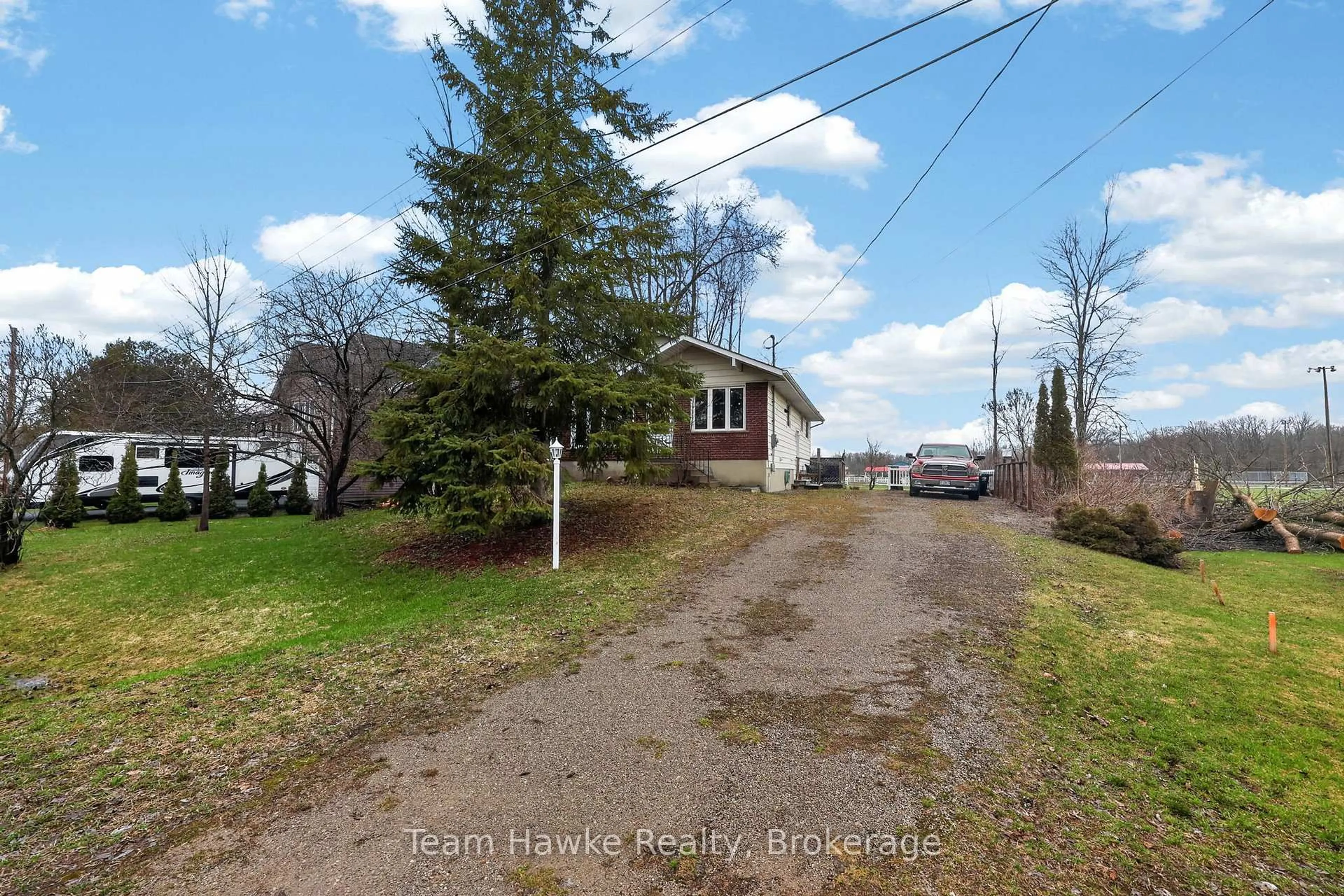 A pic from outside/outdoor area/front of a property/back of a property/a pic from drone, street for 10 Sunset Cres, Severn Ontario L0K 1E0