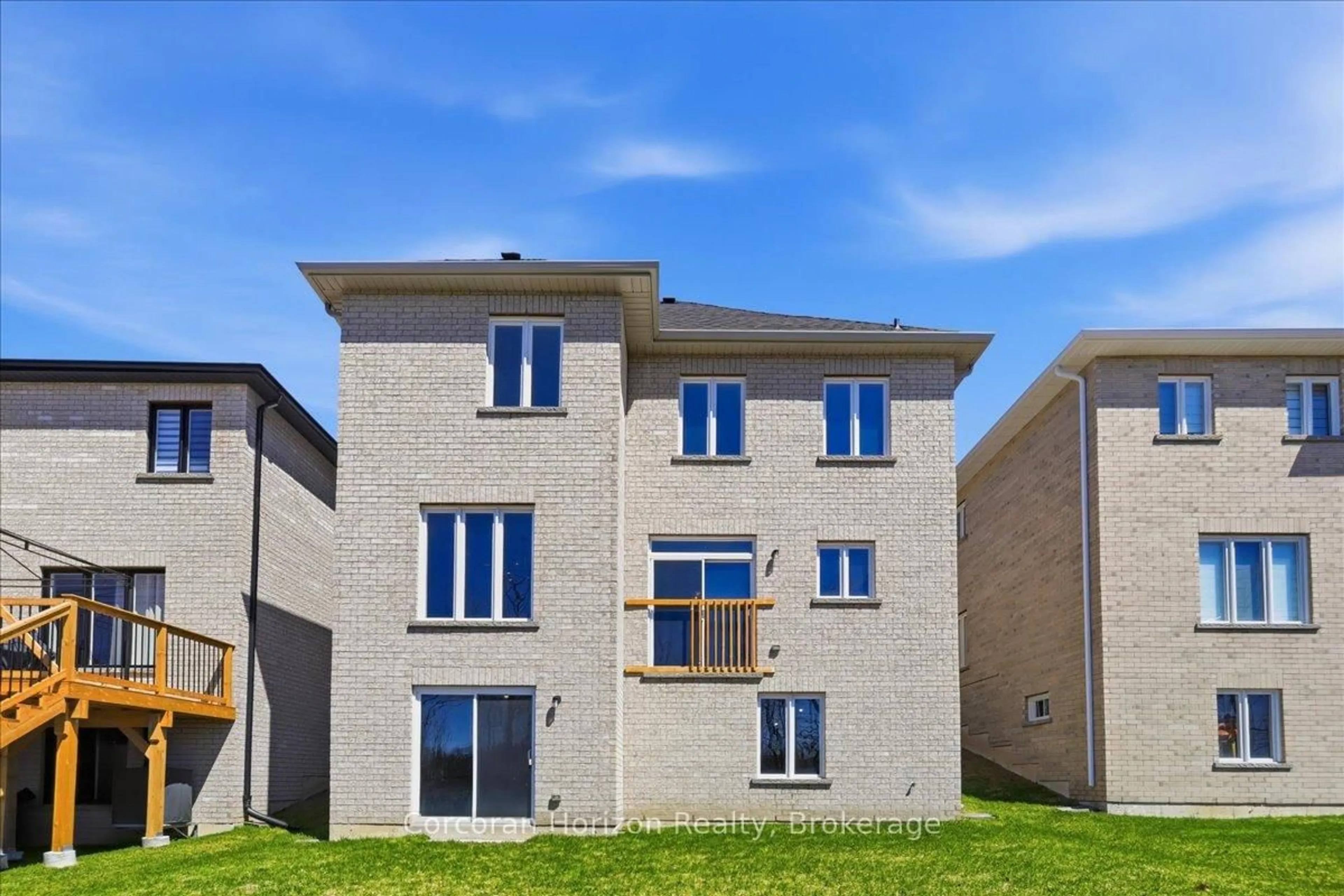 Home with brick exterior material, building for 2985 Monarch Dr, Orillia Ontario L3V 8M7