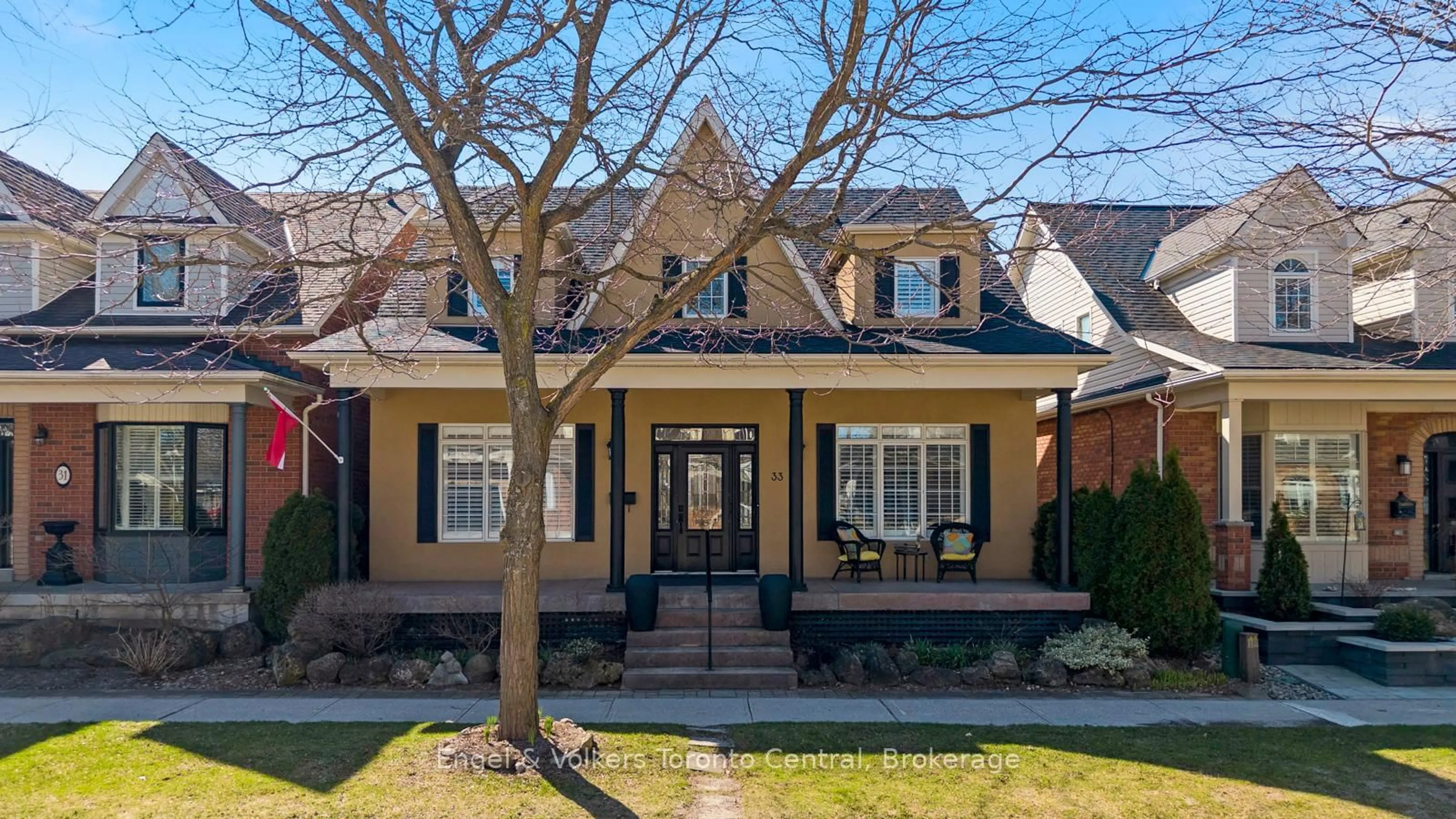 Home with brick exterior material, street for 33 Callary Cres, Collingwood Ontario L9Y 4X9