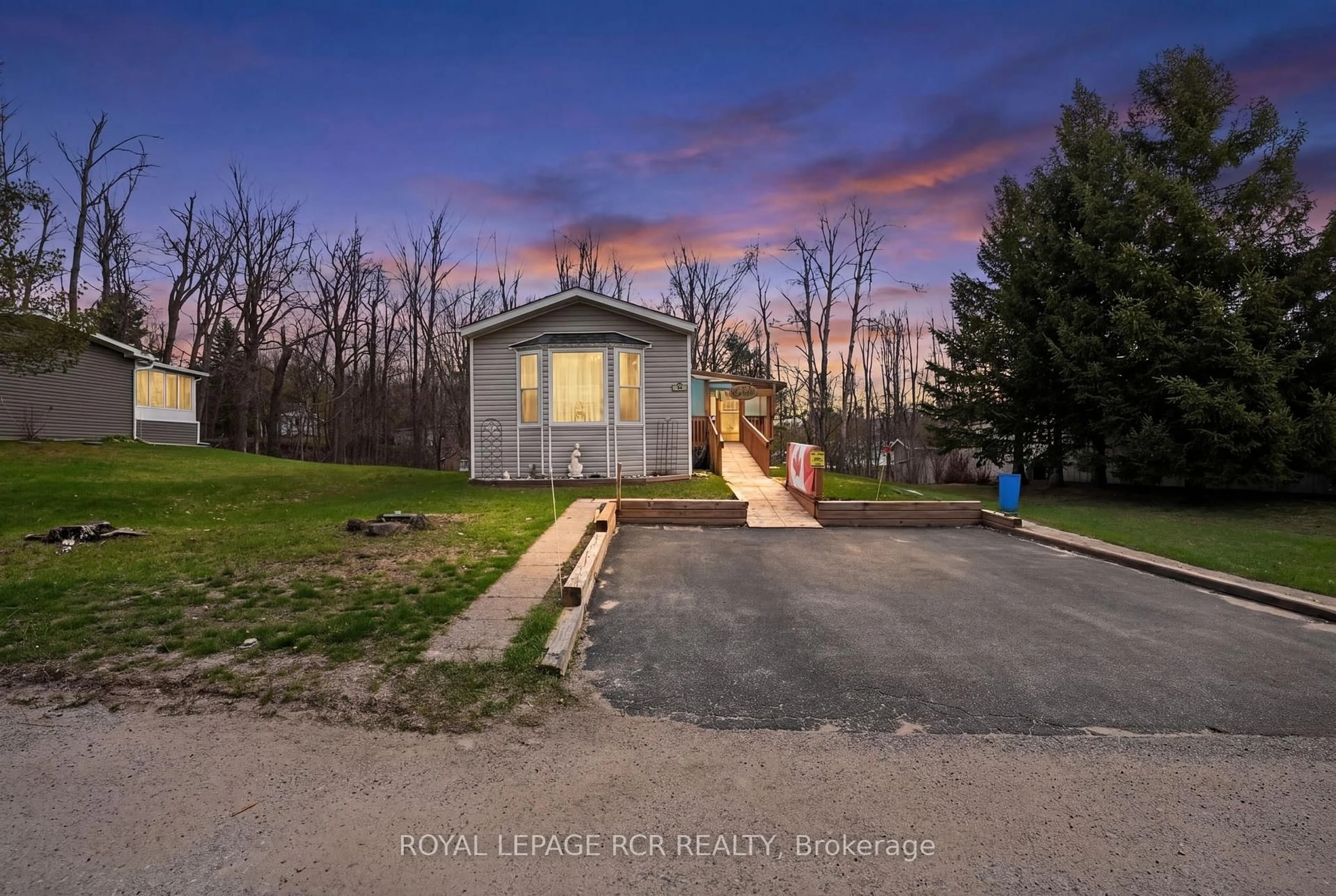 A pic from outside/outdoor area/front of a property/back of a property/a pic from drone, street for 34 Jane St, Oro-Medonte Ontario L3V 0P9