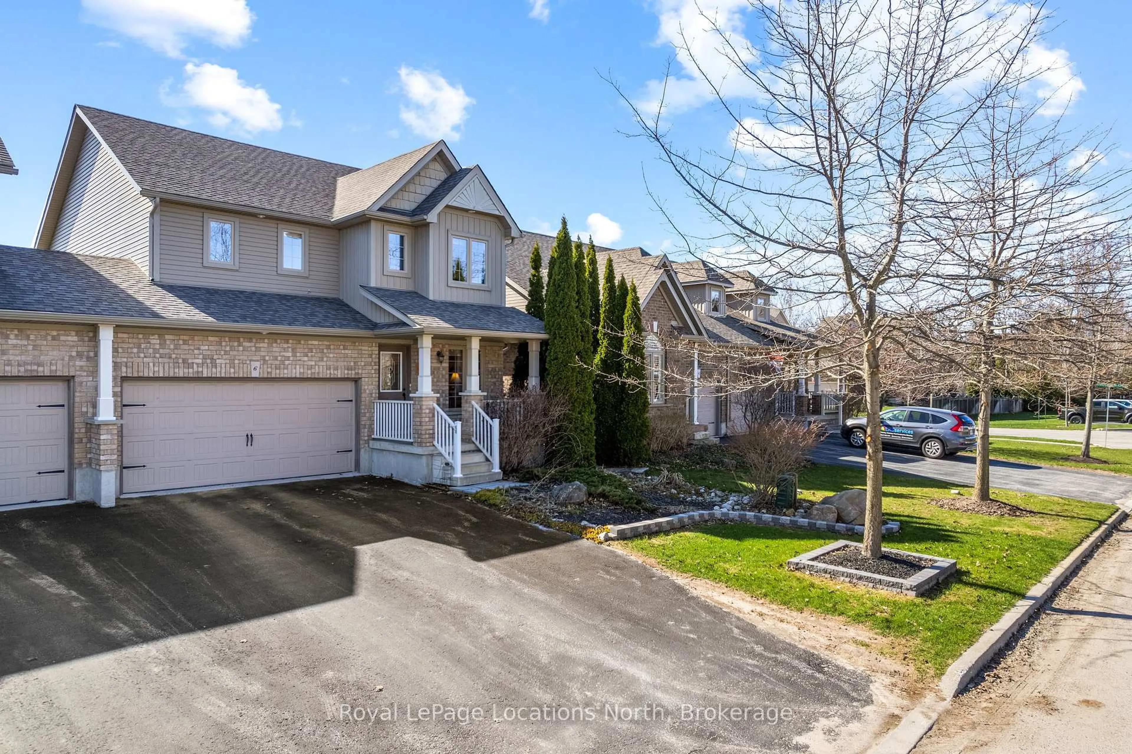 A pic from outside/outdoor area/front of a property/back of a property/a pic from drone, street for 6 Barr St, Collingwood Ontario L9Y 0E5