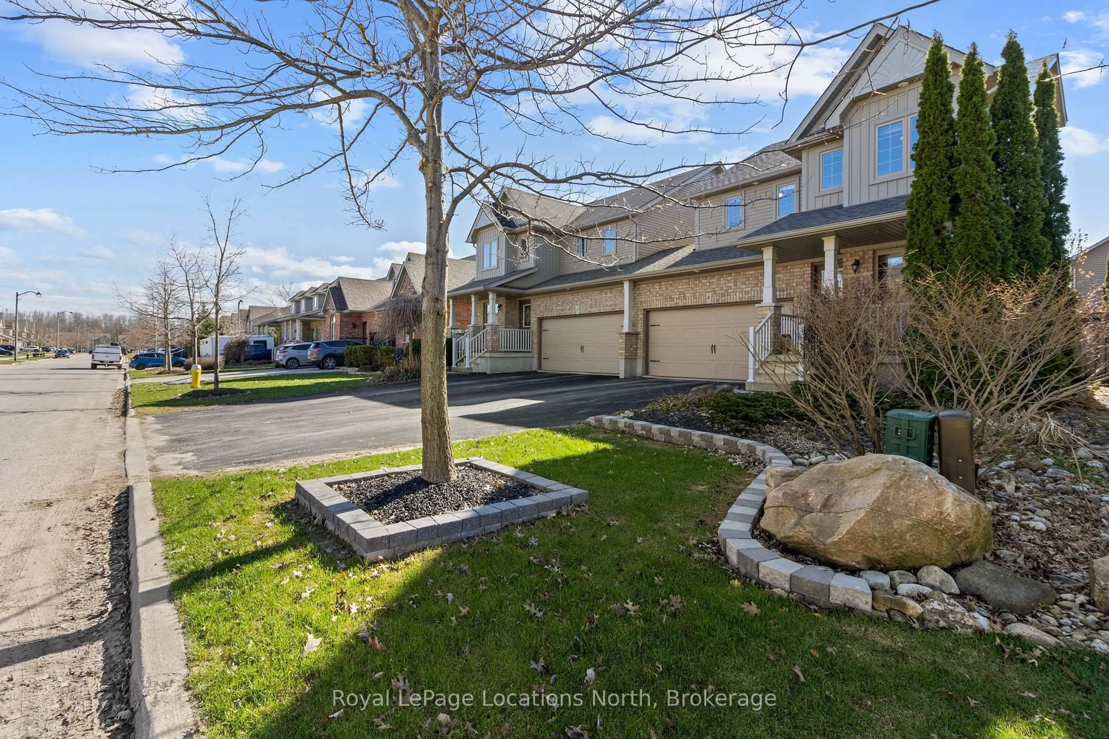 A pic from outside/outdoor area/front of a property/back of a property/a pic from drone, street for 6 Barr St, Collingwood Ontario L9Y 0E5