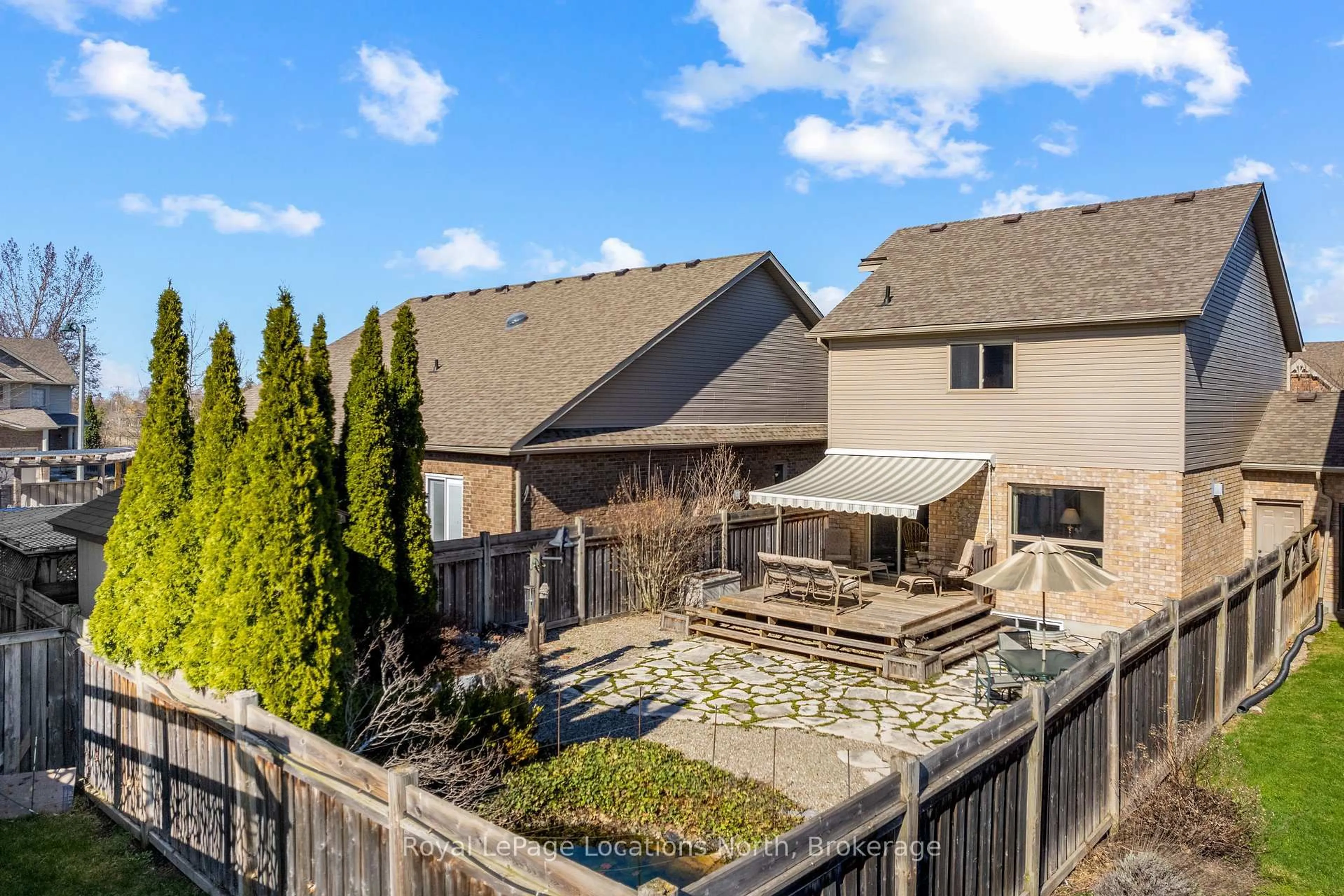 A pic from outside/outdoor area/front of a property/back of a property/a pic from drone, unknown for 6 Barr St, Collingwood Ontario L9Y 0E5