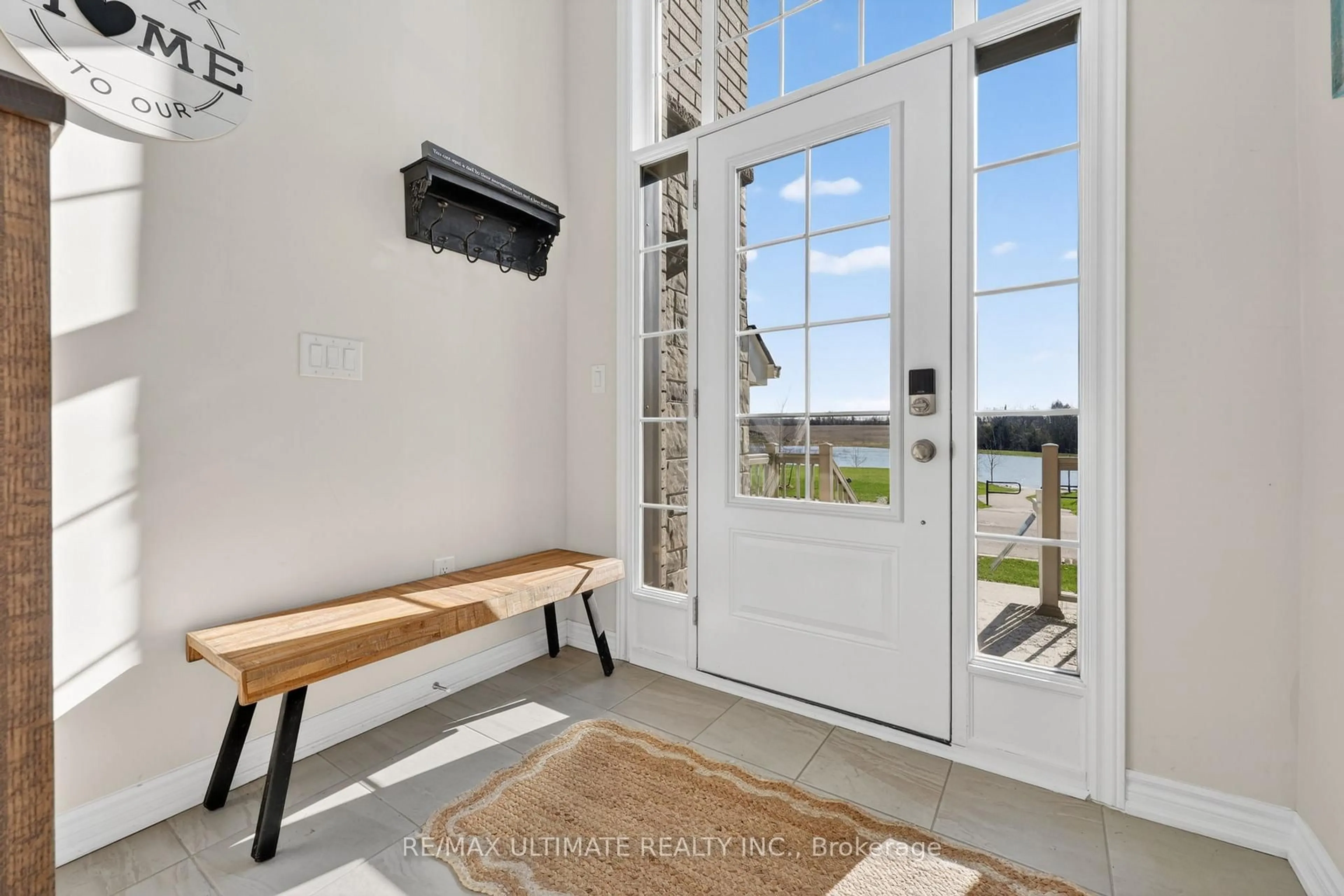 Indoor entryway for 2962 Monarch Dr, Orillia Ontario L3V 8M8