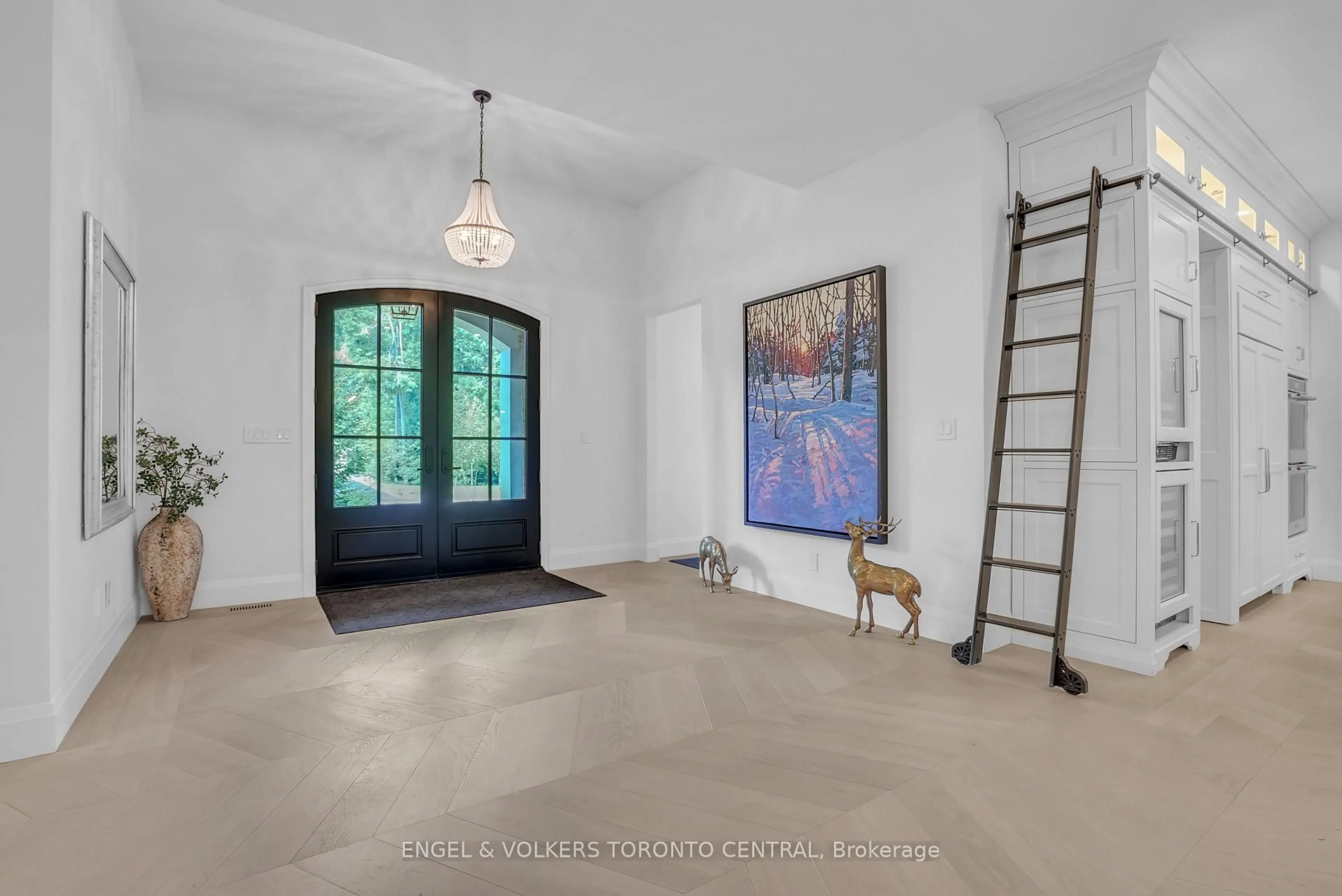 Indoor entryway for 7 Apto Crt, Springwater Ontario L0L 2K0