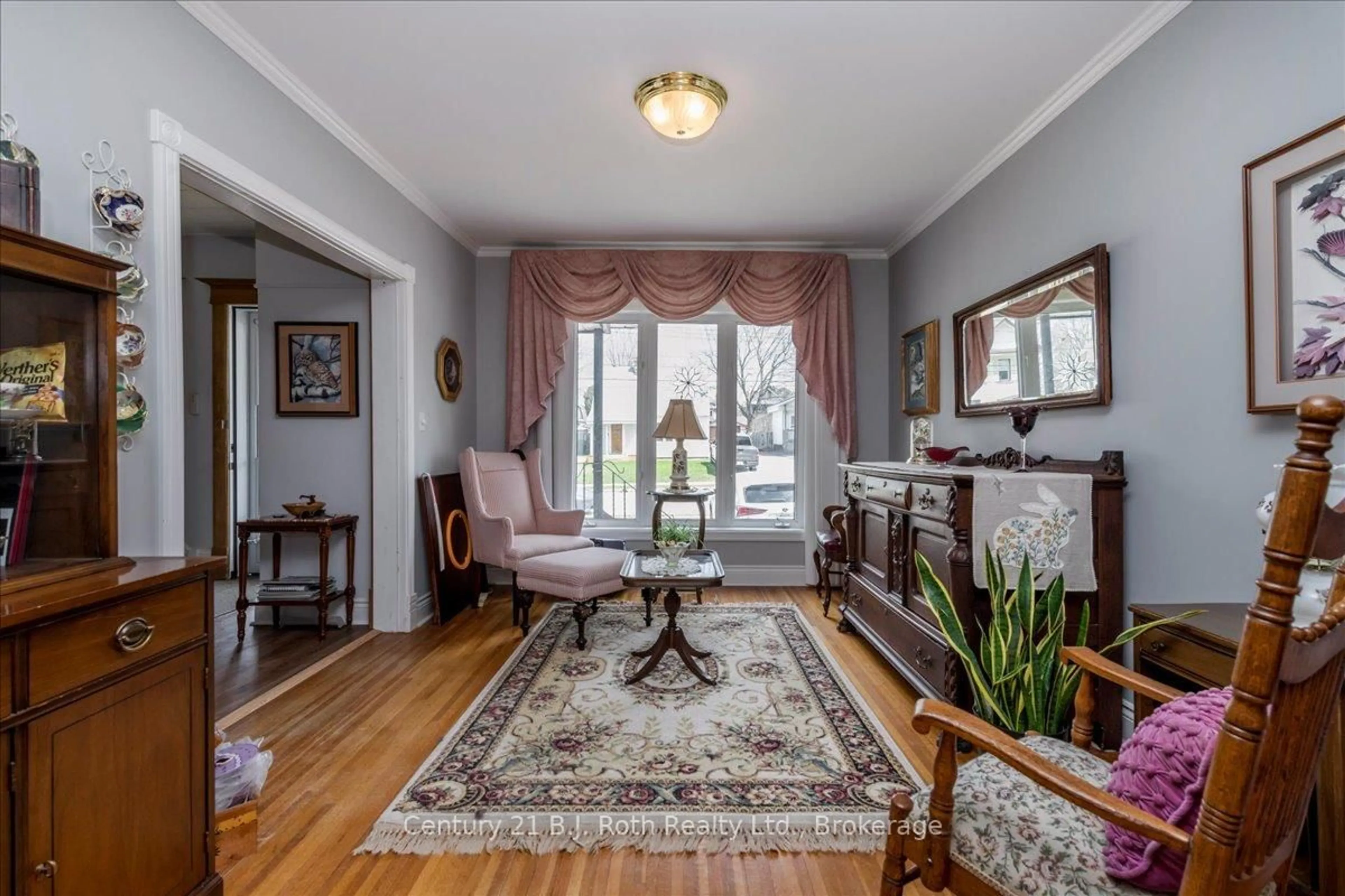 Living room with furniture, unknown for 476 Russell St, Midland Ontario L4R 3B3