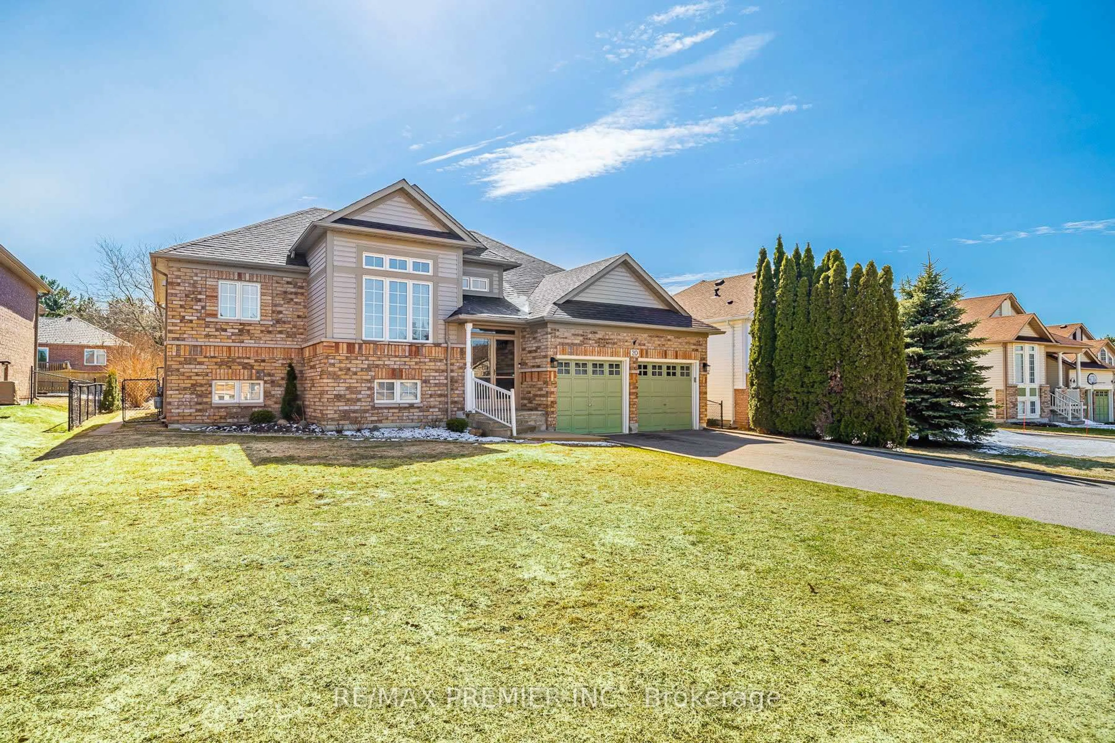 Home with brick exterior material, street for 20 Cranberry Hts, Wasaga Beach Ontario L9Z 1M9