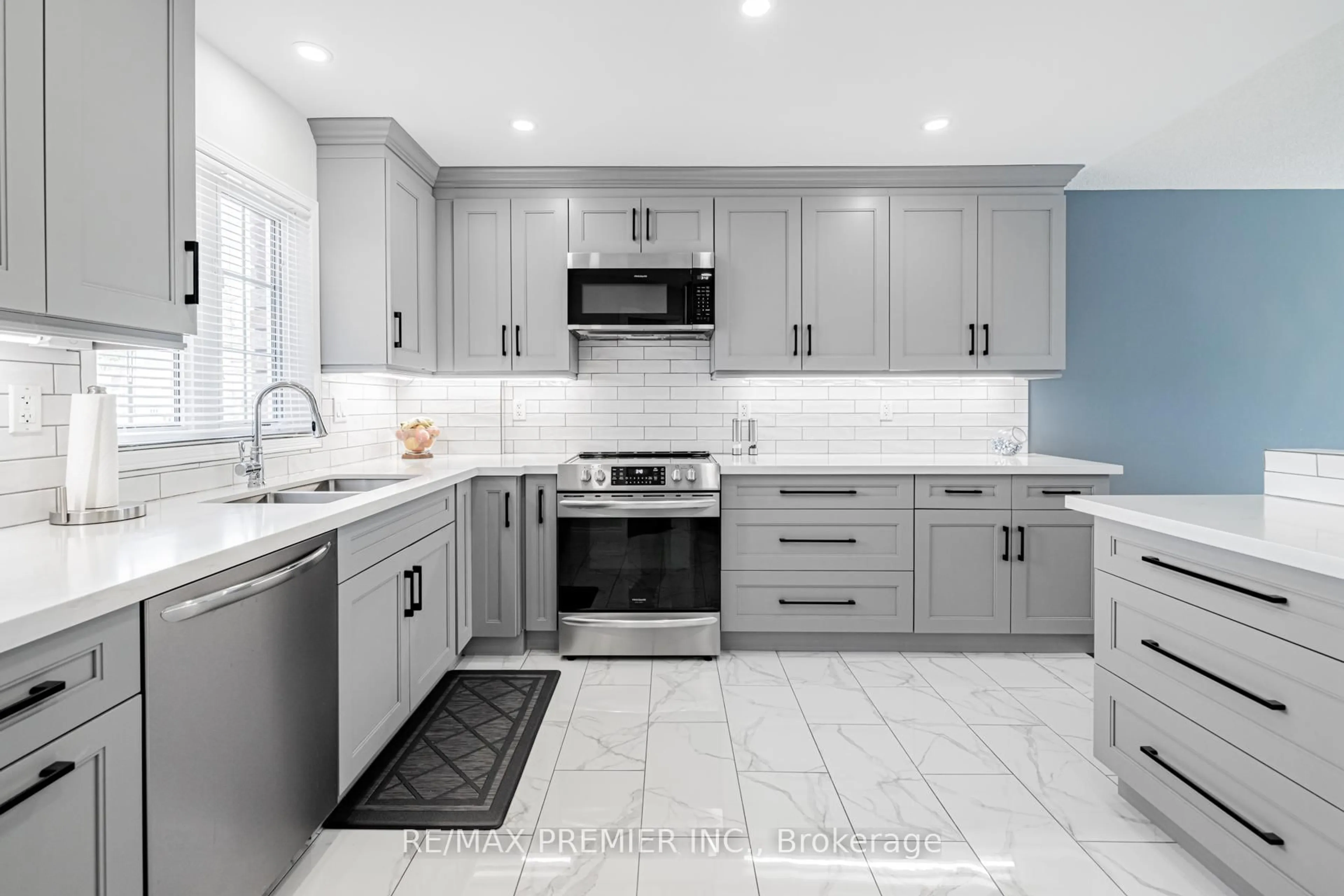 Contemporary kitchen, ceramic/tile floor for 20 Cranberry Hts, Wasaga Beach Ontario L9Z 1M9