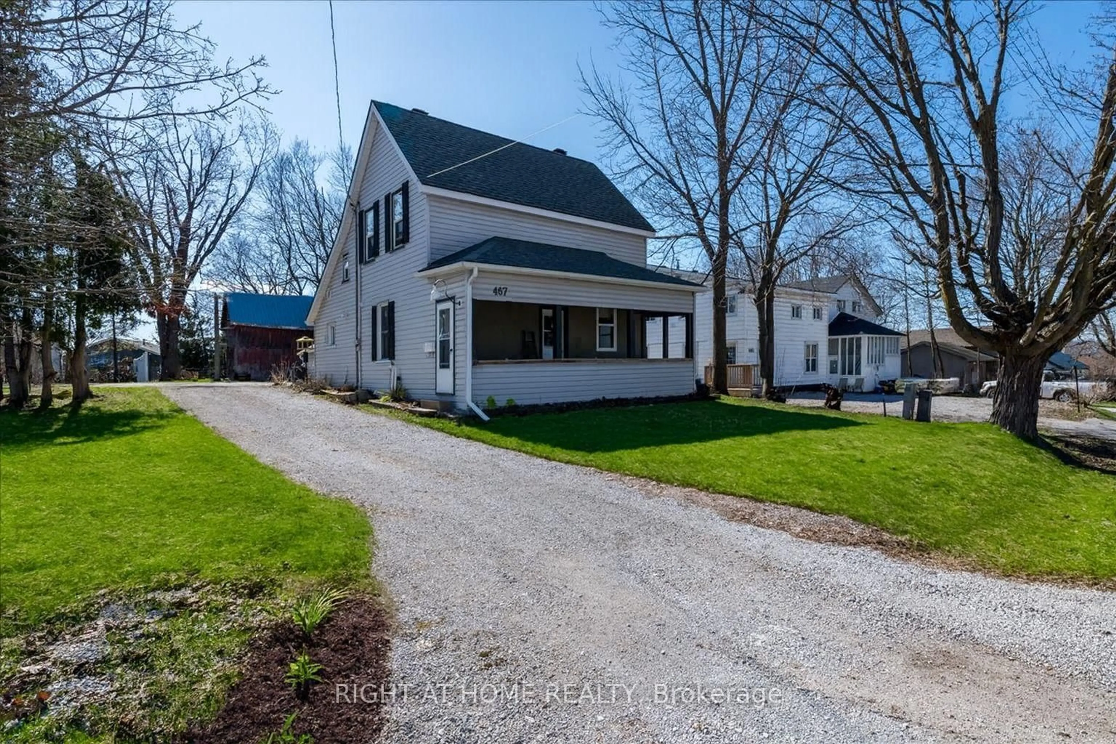 A pic from outside/outdoor area/front of a property/back of a property/a pic from drone, street for 467 High St, Orillia Ontario L3V 4X8