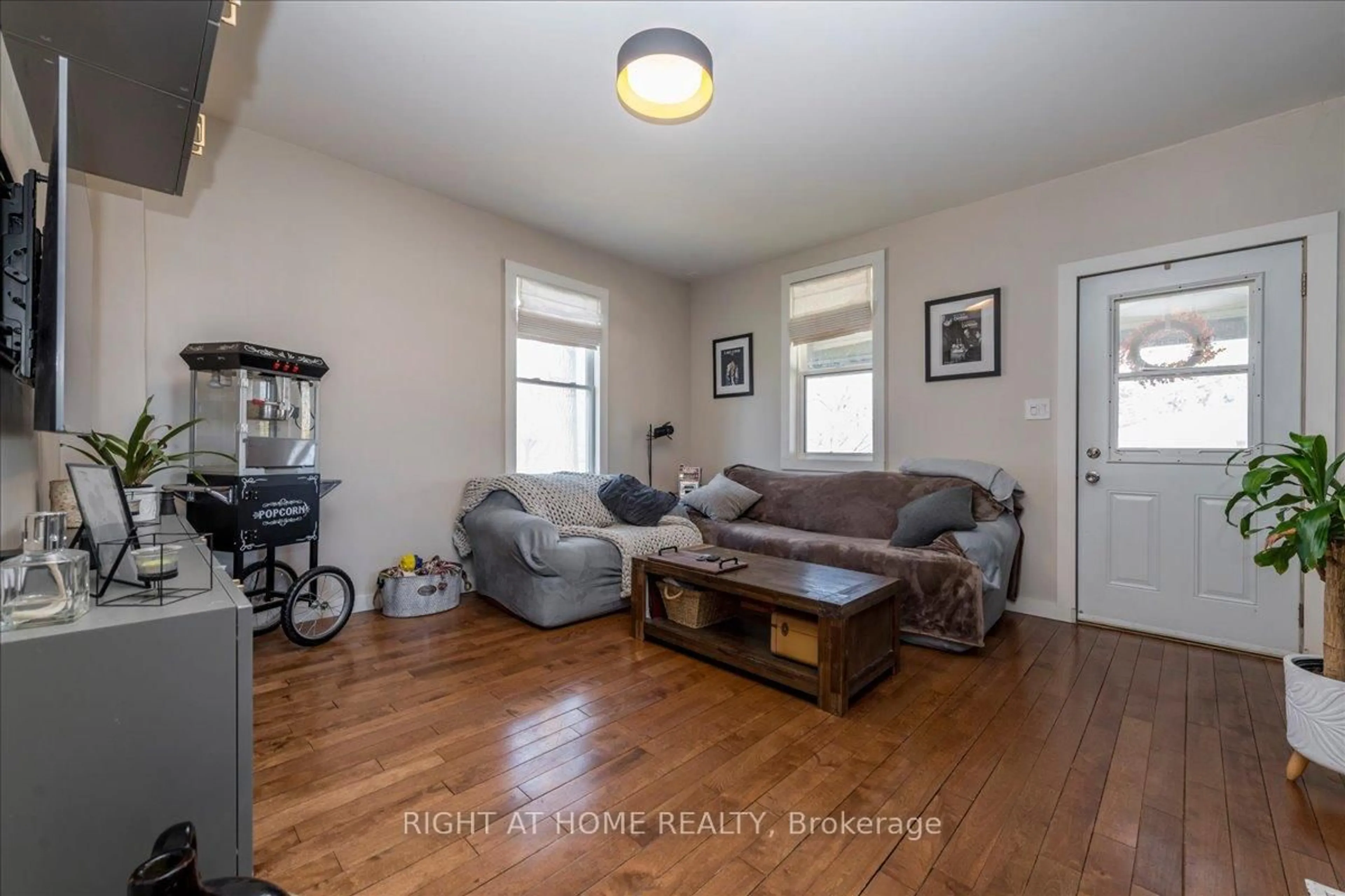 Living room with furniture, wood/laminate floor for 467 High St, Orillia Ontario L3V 4X8