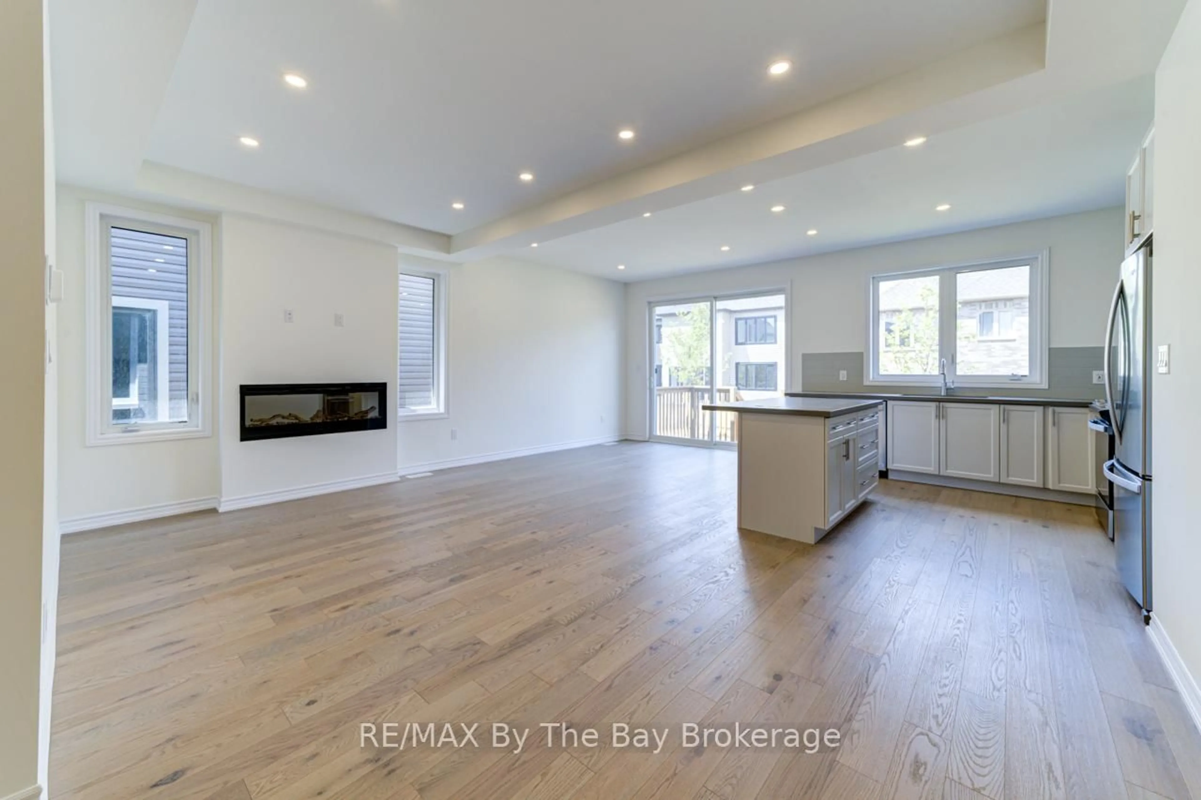 Open concept kitchen, unknown for 15 Sun Valley Ave, Wasaga Beach Ontario L9Z 0N6