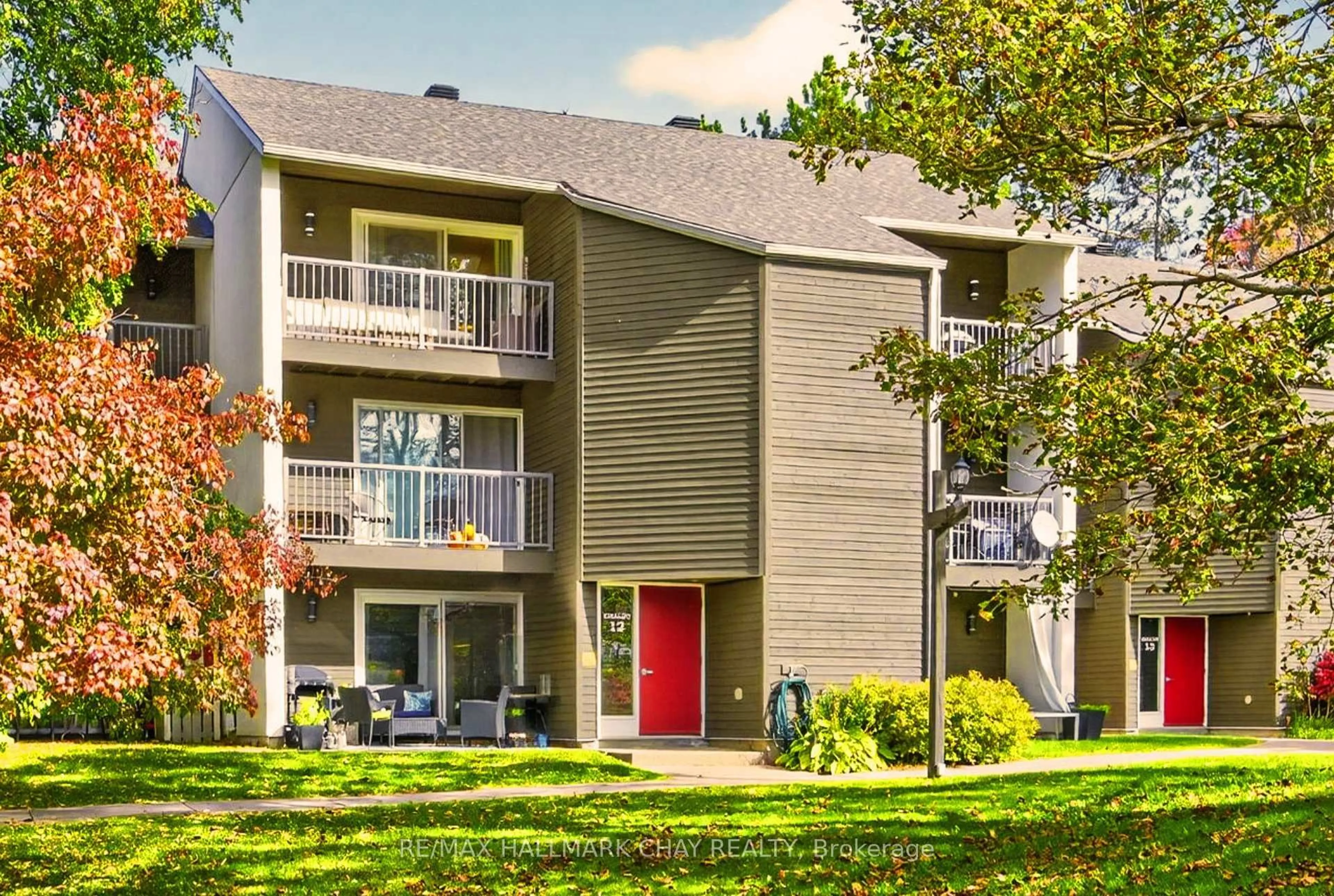 Patio, street for 1102 Horseshoe Valley Rd #312, Oro-Medonte Ontario L4M 4Y8