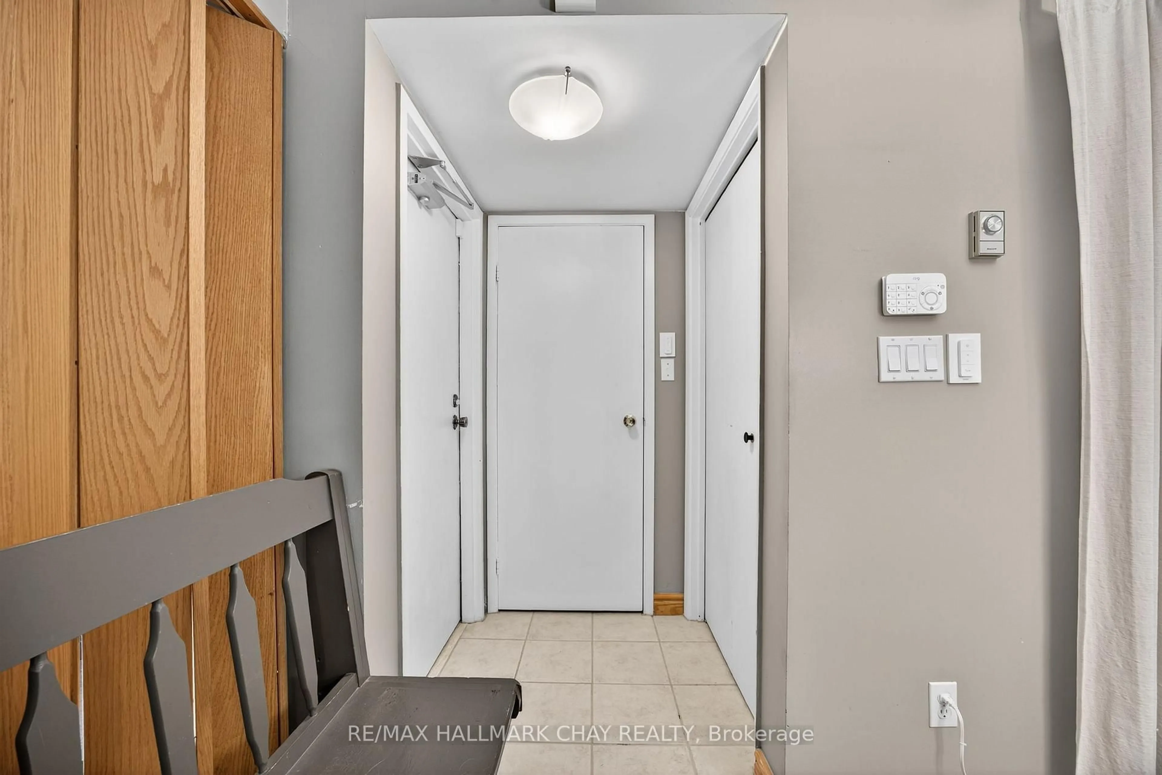 Indoor entryway for 1102 Horseshoe Valley Rd #312, Oro-Medonte Ontario L4M 4Y8