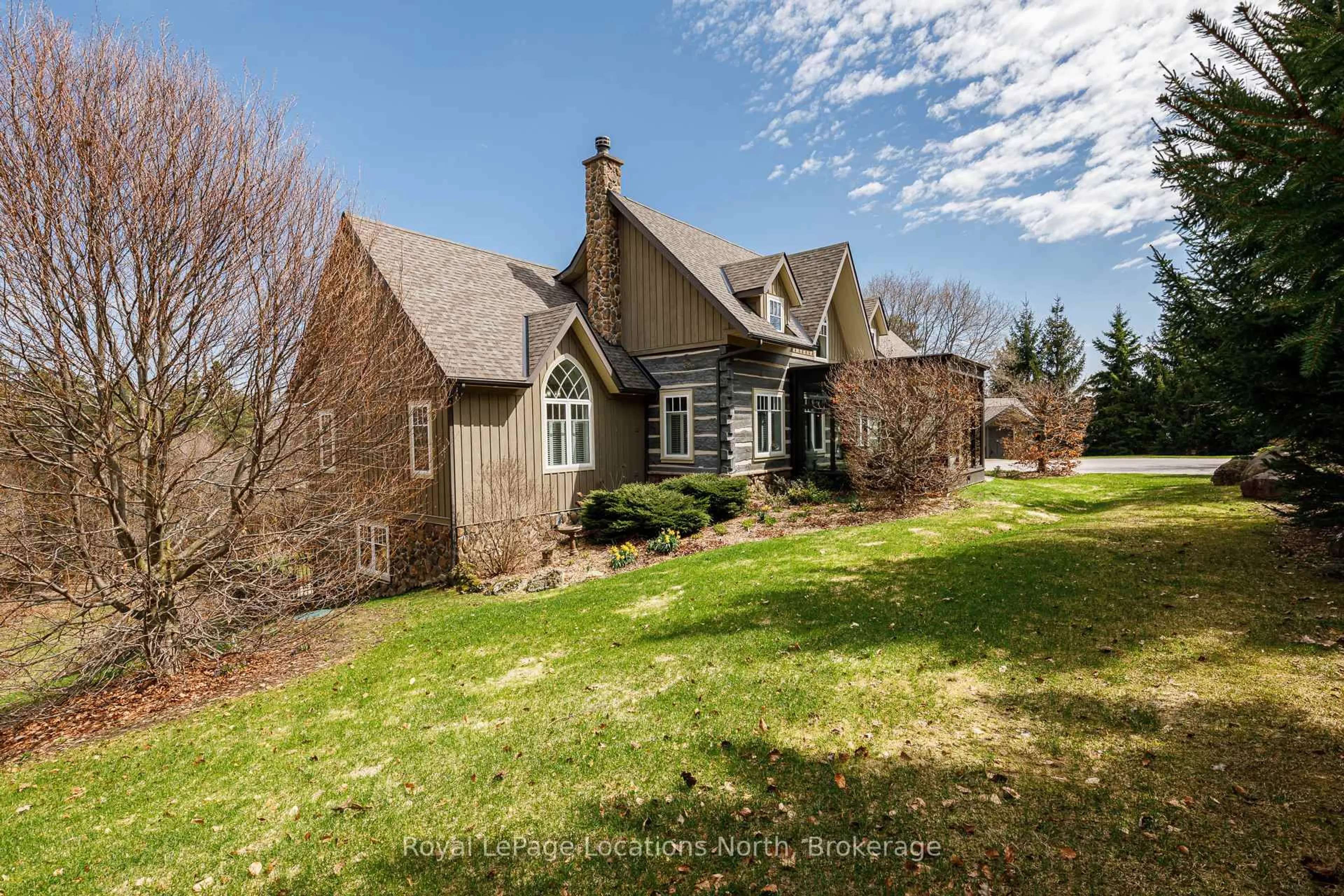 A pic from outside/outdoor area/front of a property/back of a property/a pic from drone, unknown for 4 Purple Hill Lane, Clearview Ontario L0M 1G0