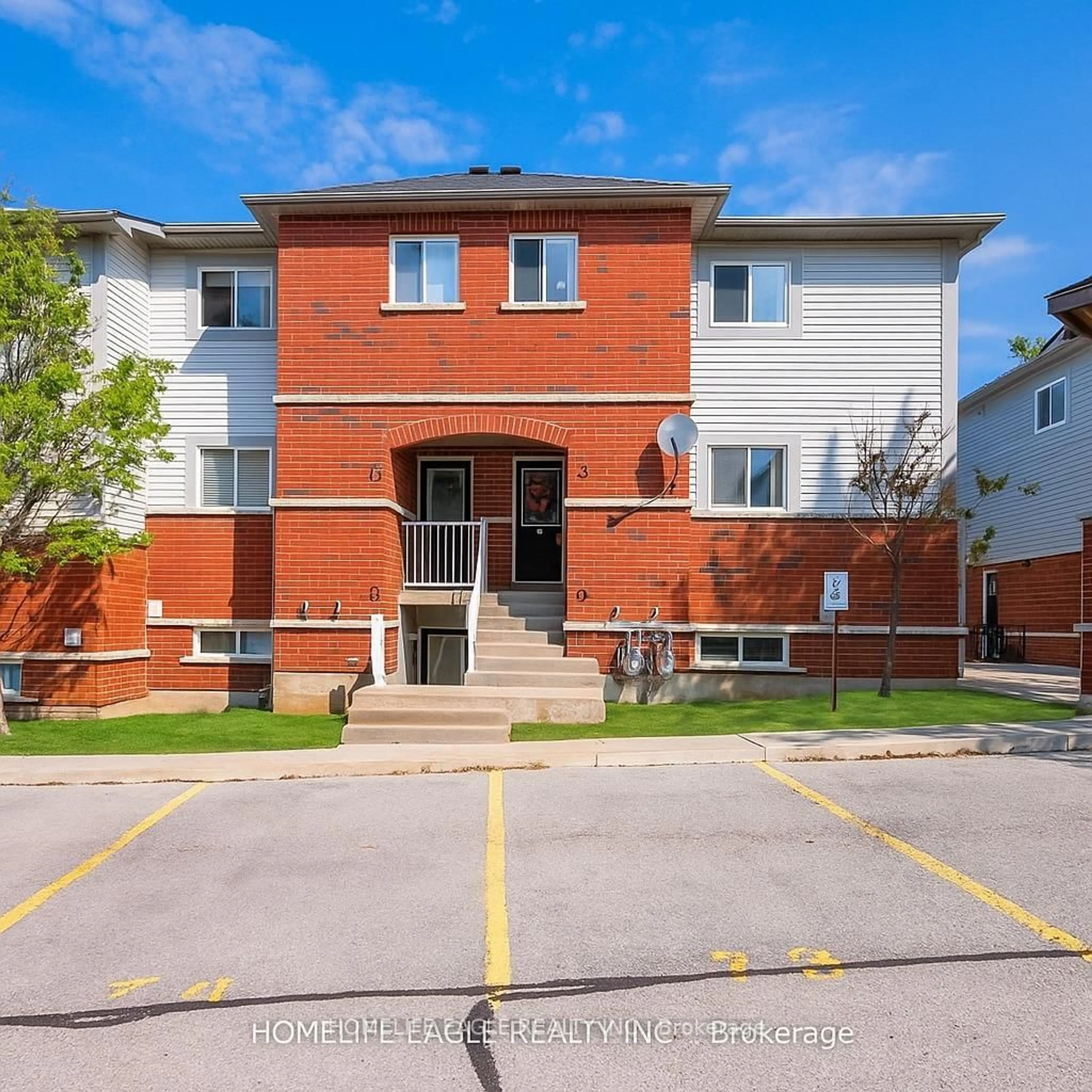Home with brick exterior material, building for 235 Ferndale Dr #13, Barrie Ontario L4N 0T6