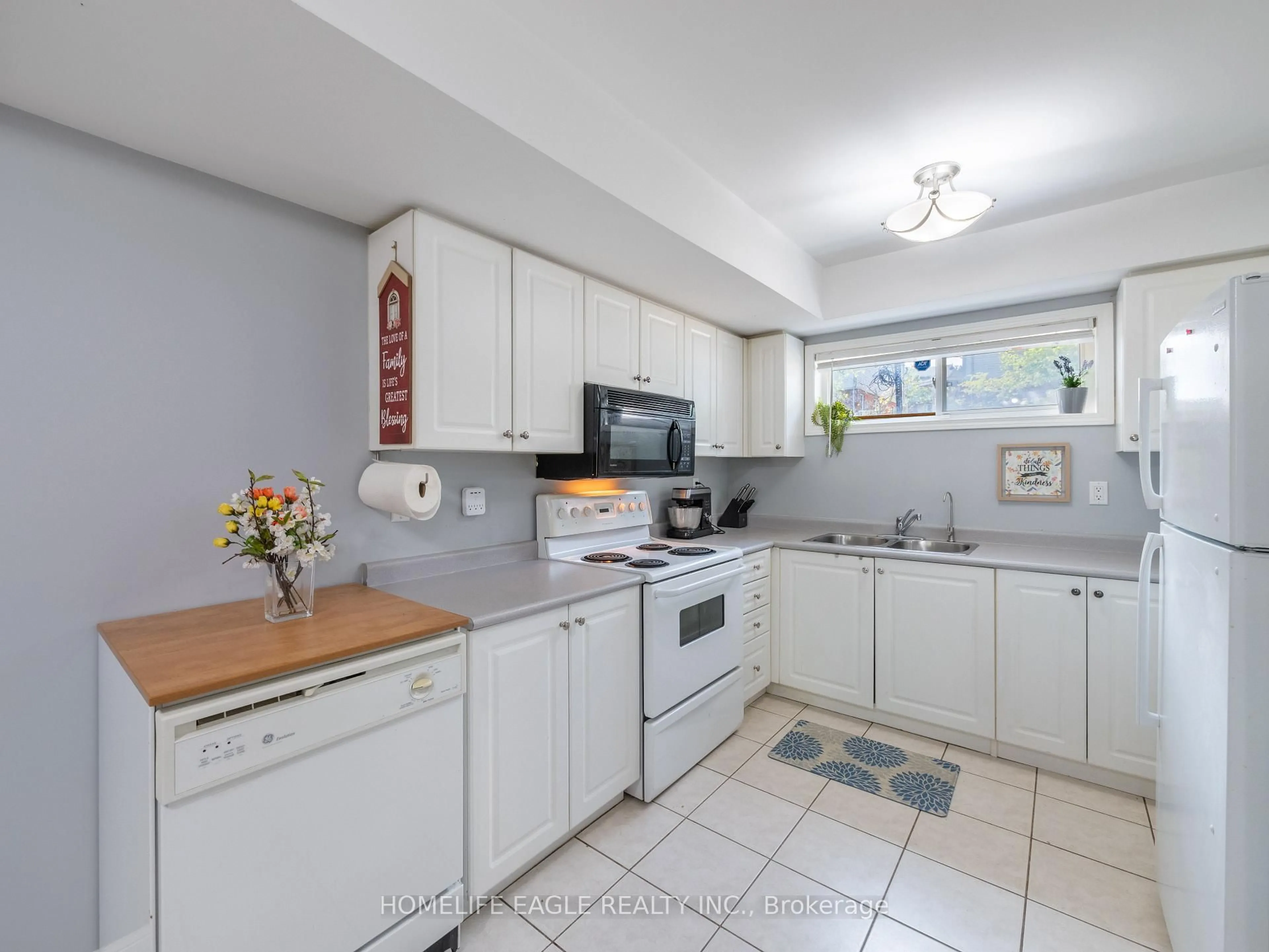 Standard kitchen, ceramic/tile floor for 235 Ferndale Dr #13, Barrie Ontario L4N 0T6