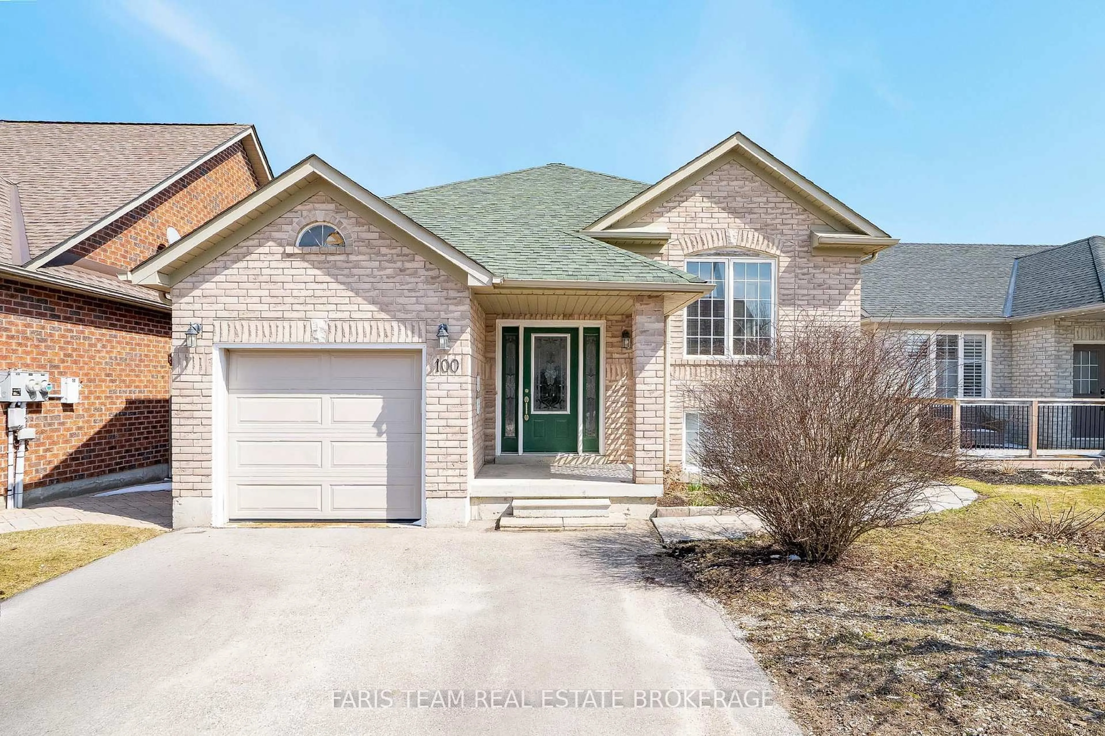 Home with brick exterior material, street for 100 Brighton Rd, Barrie Ontario L4M 6S3