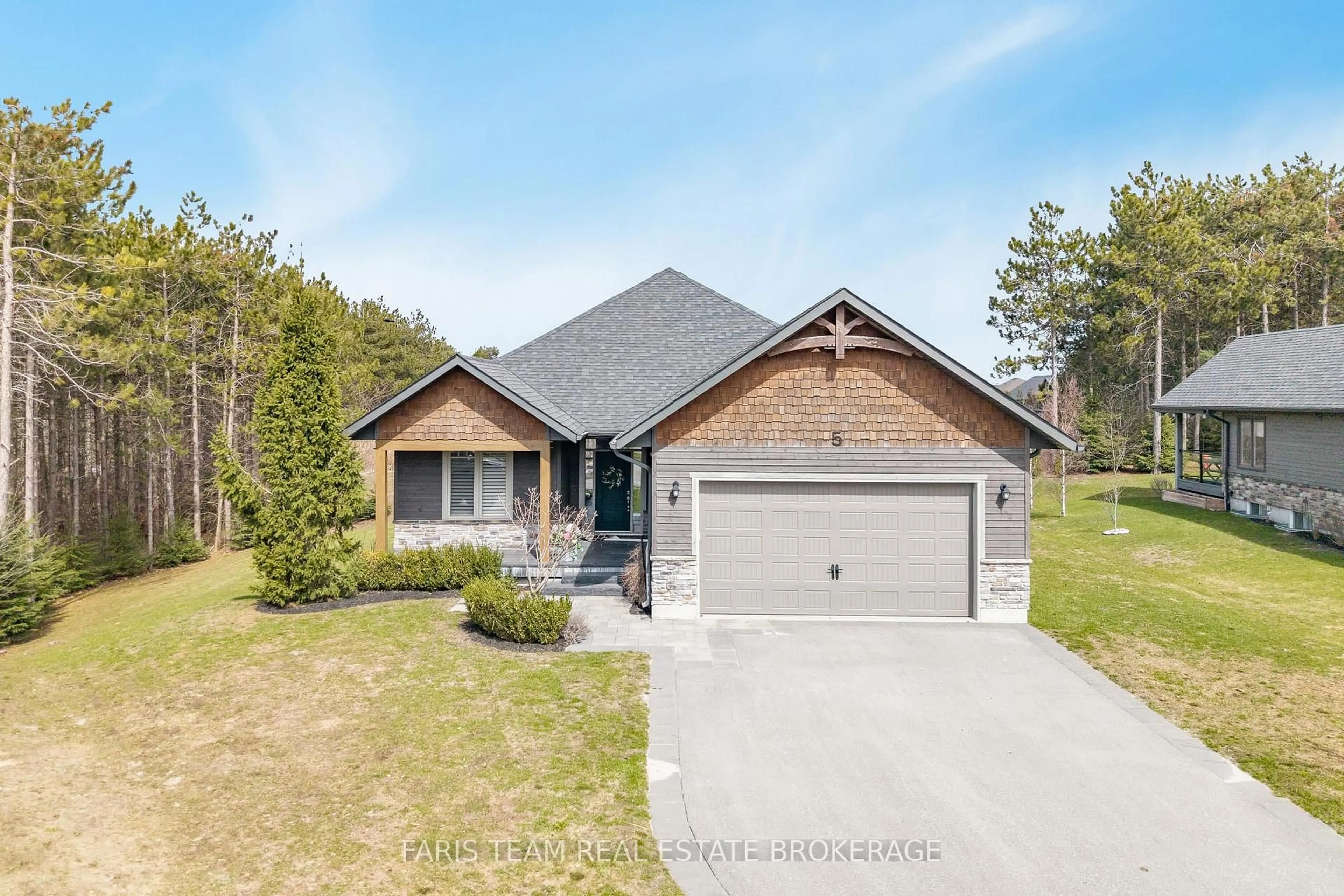 Home with brick exterior material, street for 5 Boville Crt, Oro-Medonte Ontario L0L 2L0