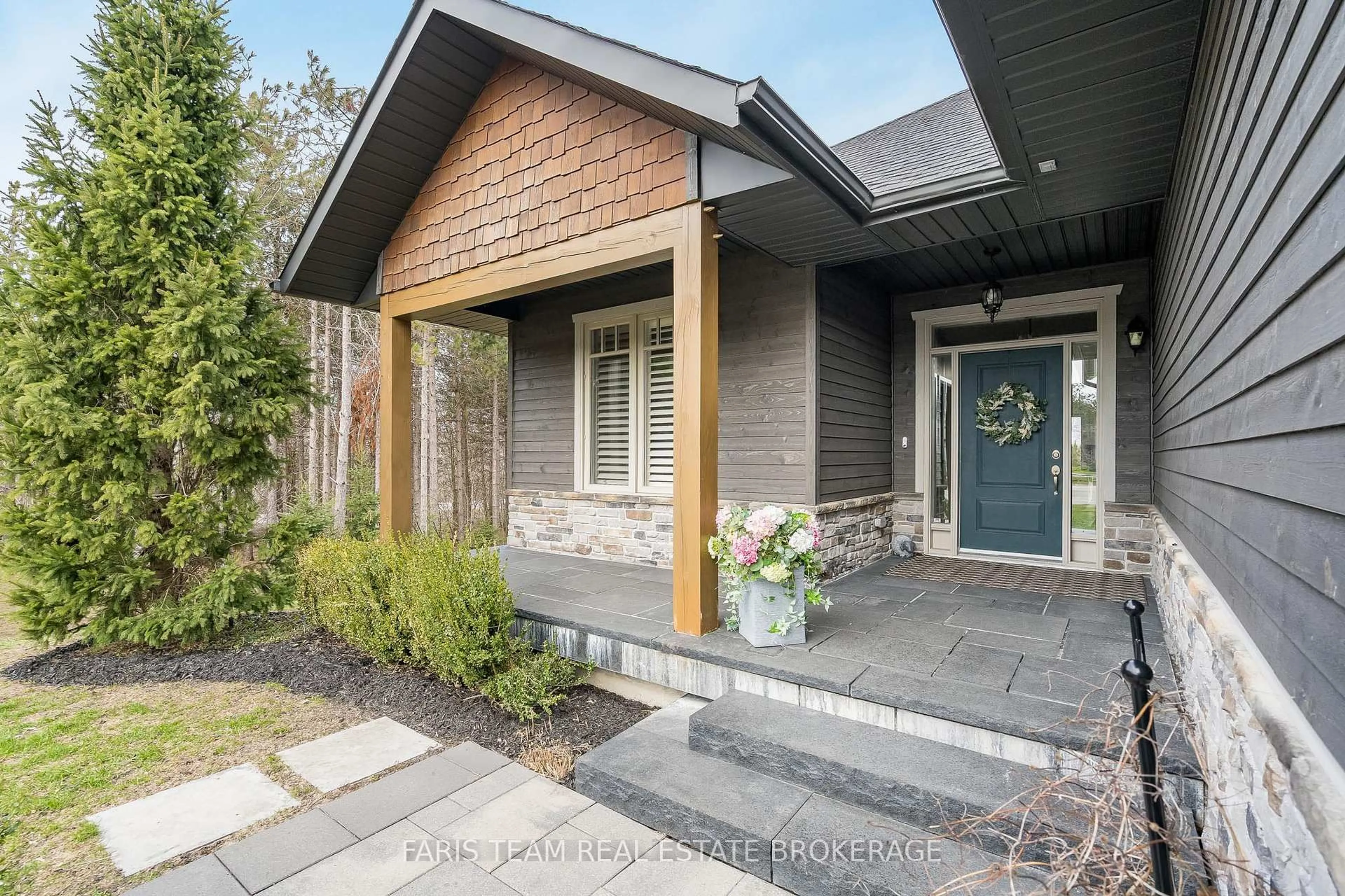 Home with brick exterior material, street for 5 Boville Crt, Oro-Medonte Ontario L0L 2L0