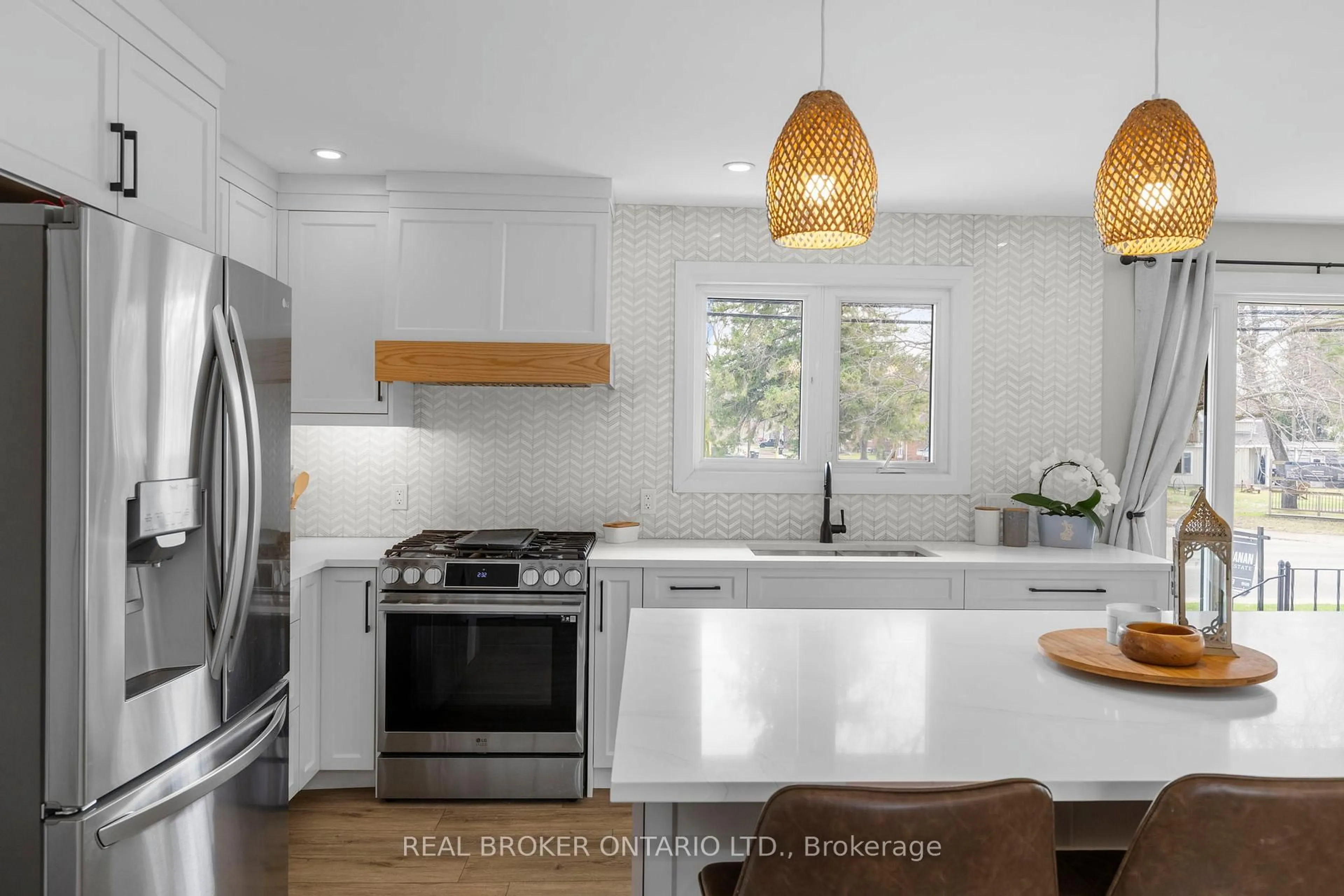 Open concept kitchen, unknown for 4 Sturgeon Bay Rd, Severn Ontario L0K 1E0