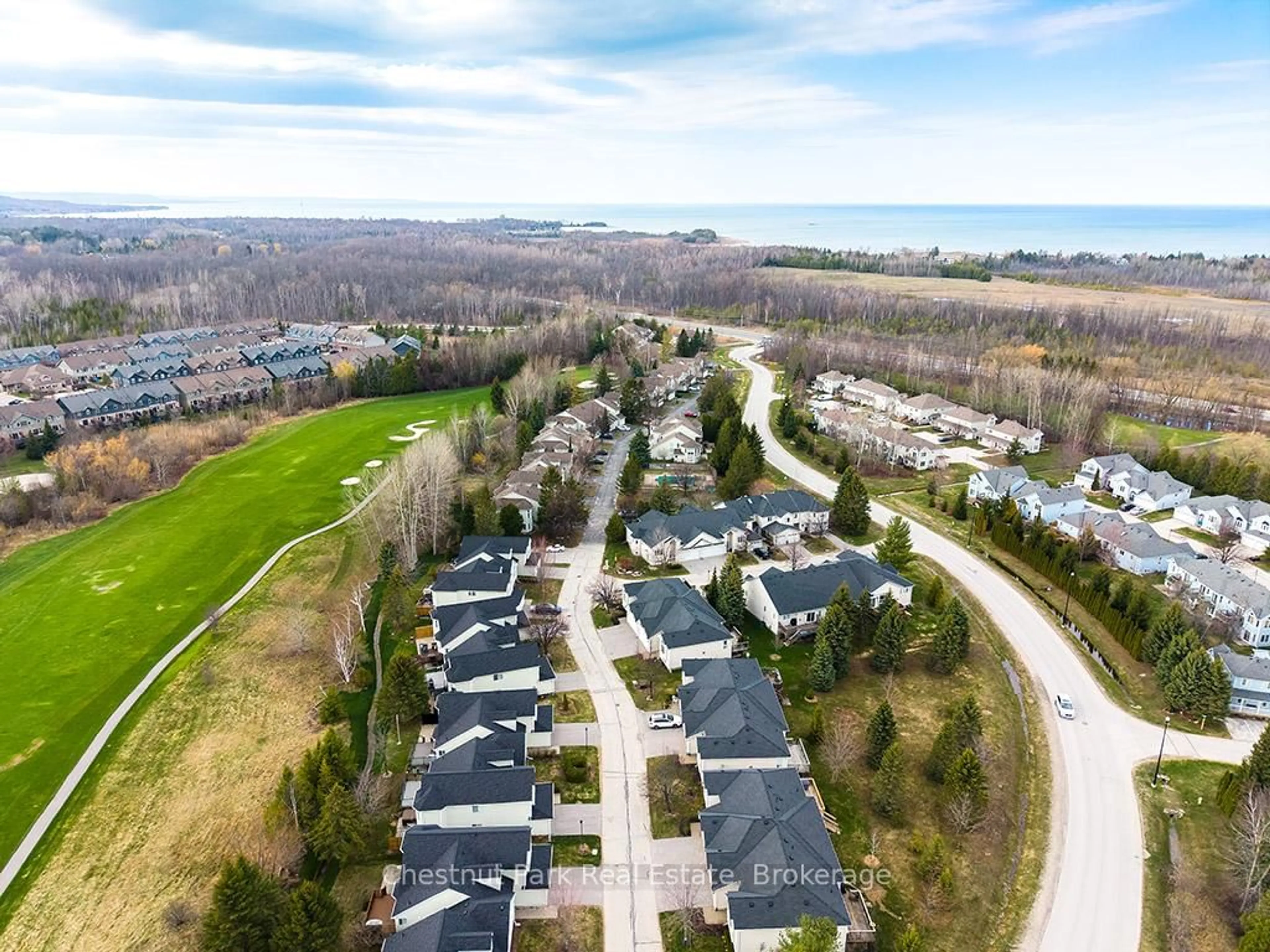 A pic from outside/outdoor area/front of a property/back of a property/a pic from drone, unknown for 40 Barker Blvd, Collingwood Ontario L9Y 4W4