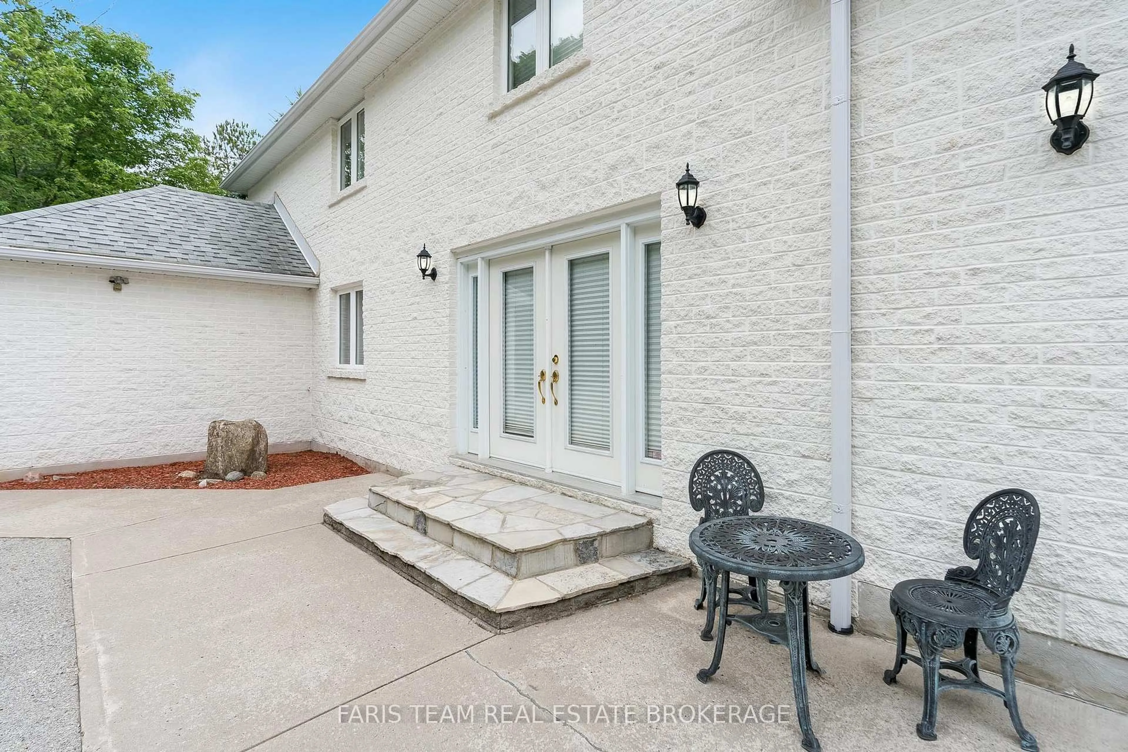 Patio, street for 187 Champlain Rd, Penetanguishene Ontario L9M 1S2