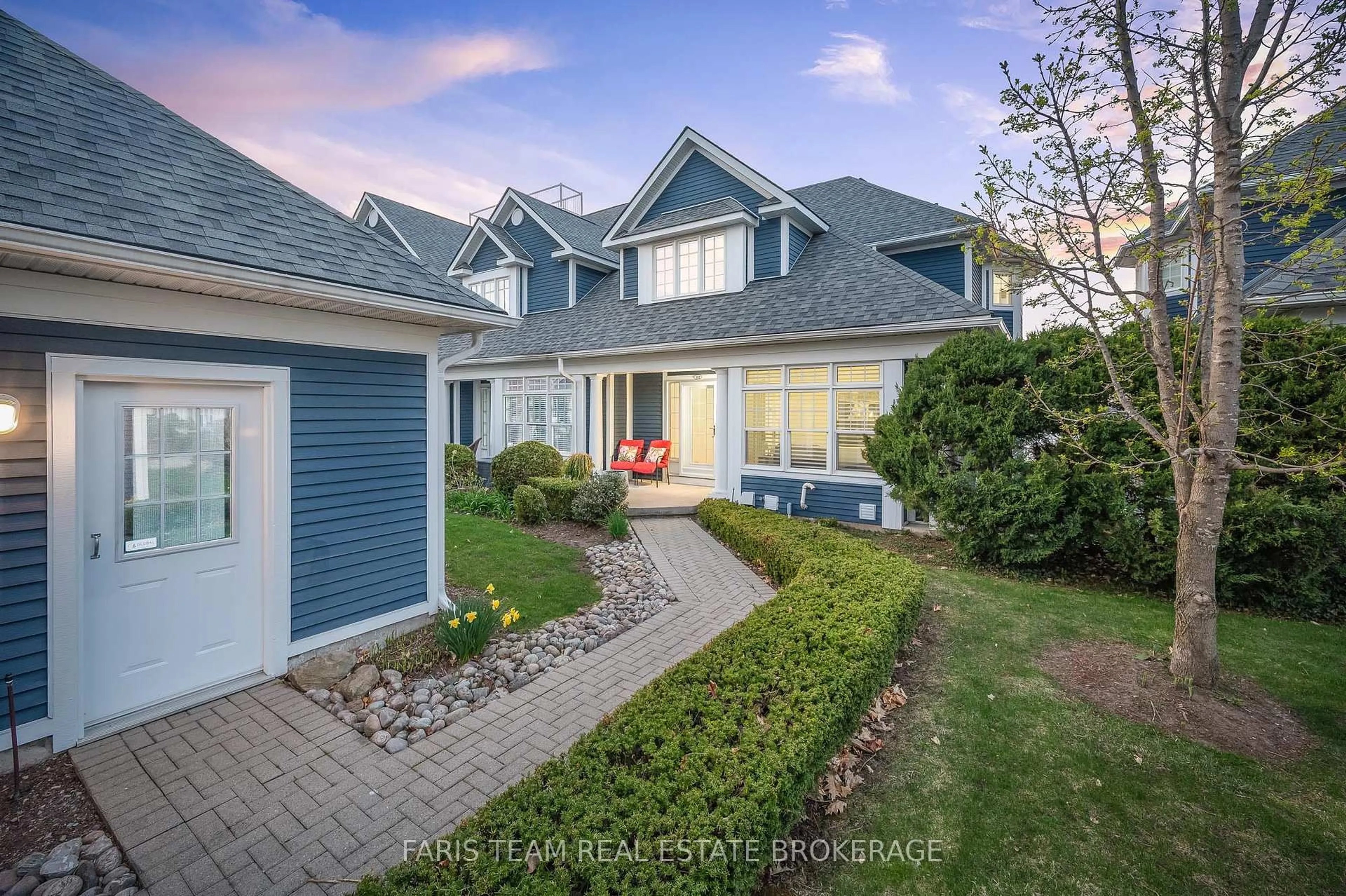 A pic from outside/outdoor area/front of a property/back of a property/a pic from drone, unknown for 155 William St #12, Midland Ontario L4R 5N1