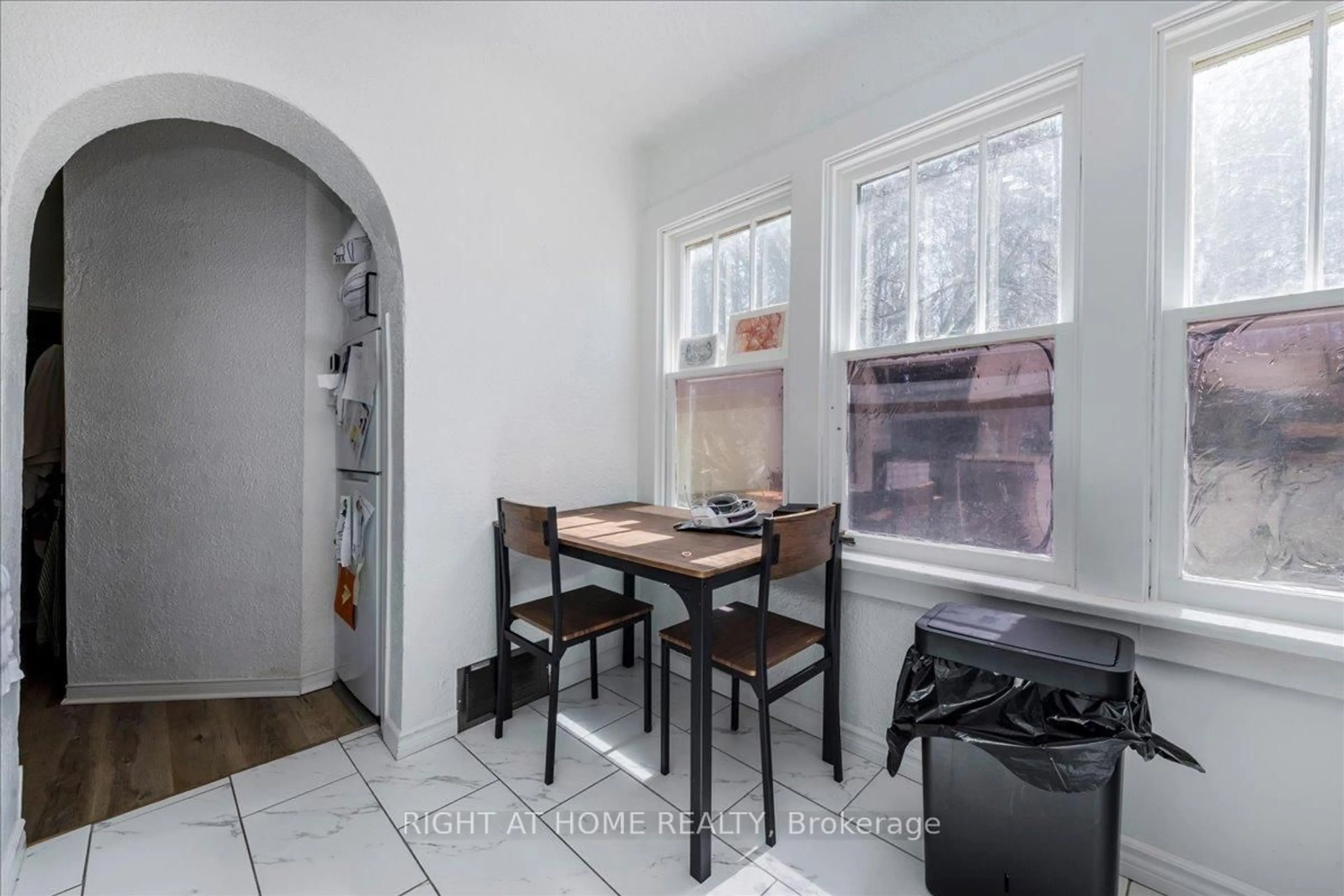 Dining room, unknown for 29 Peel St, Barrie Ontario L4M 3K9