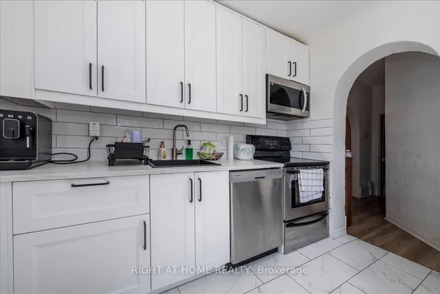 29 Peel St, Barrie 4