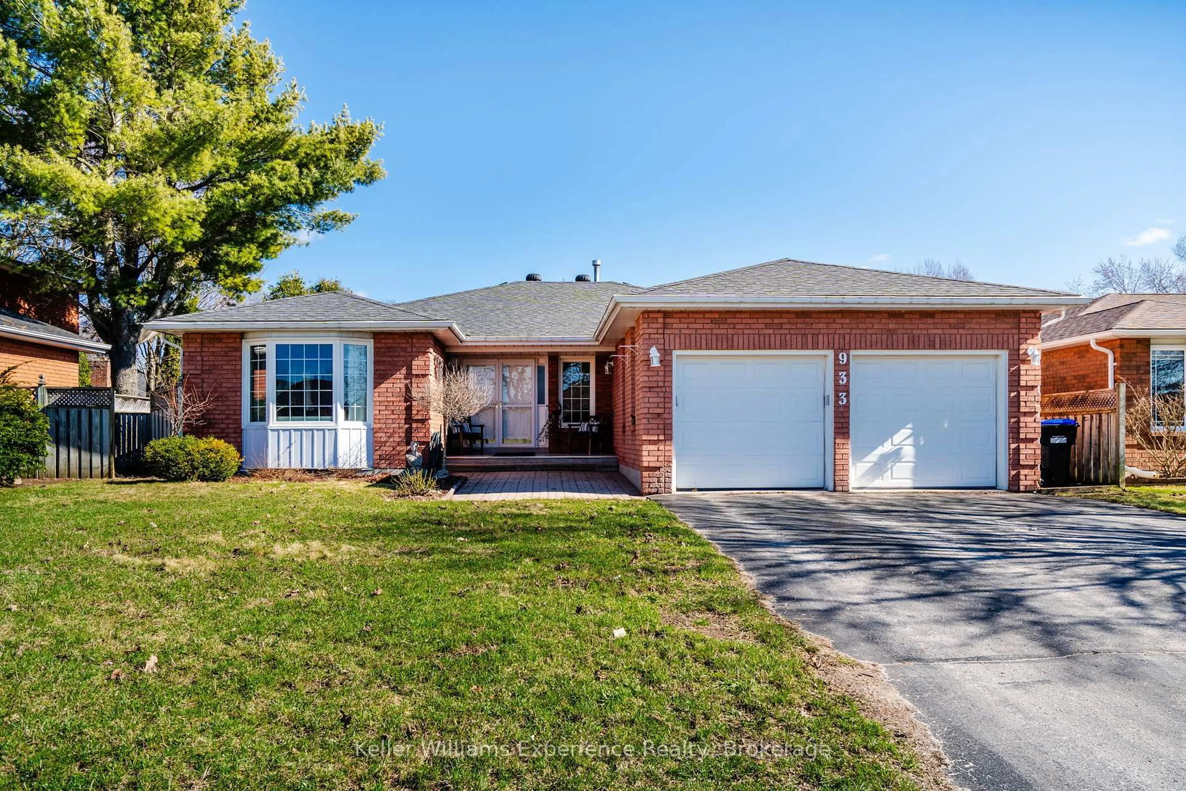 Home with brick exterior material, street for 933 Playfair Rd, Midland Ontario L4R 4X9