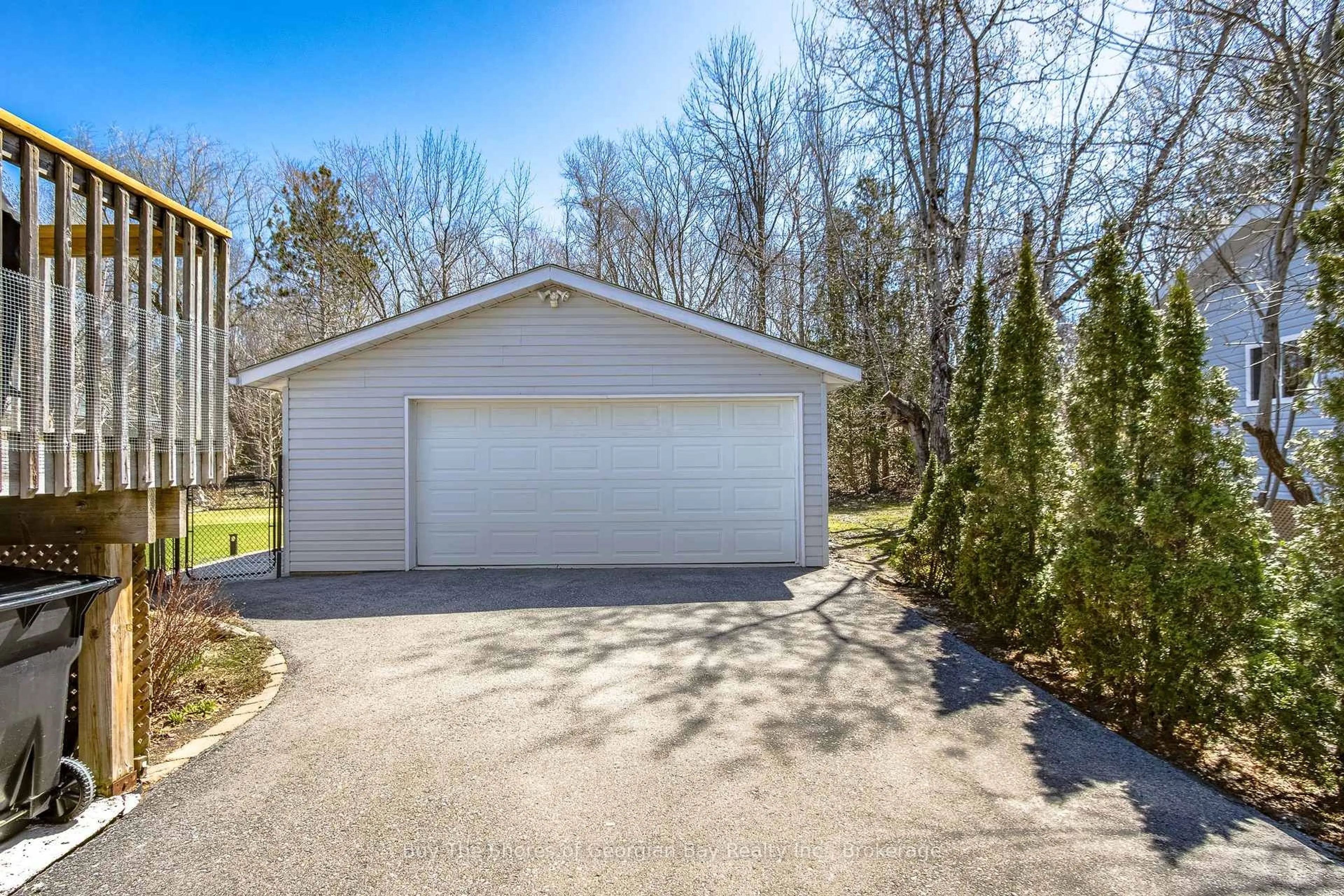 Indoor garage for 147 Lumber Rd, Tay Ontario L0K 2A0