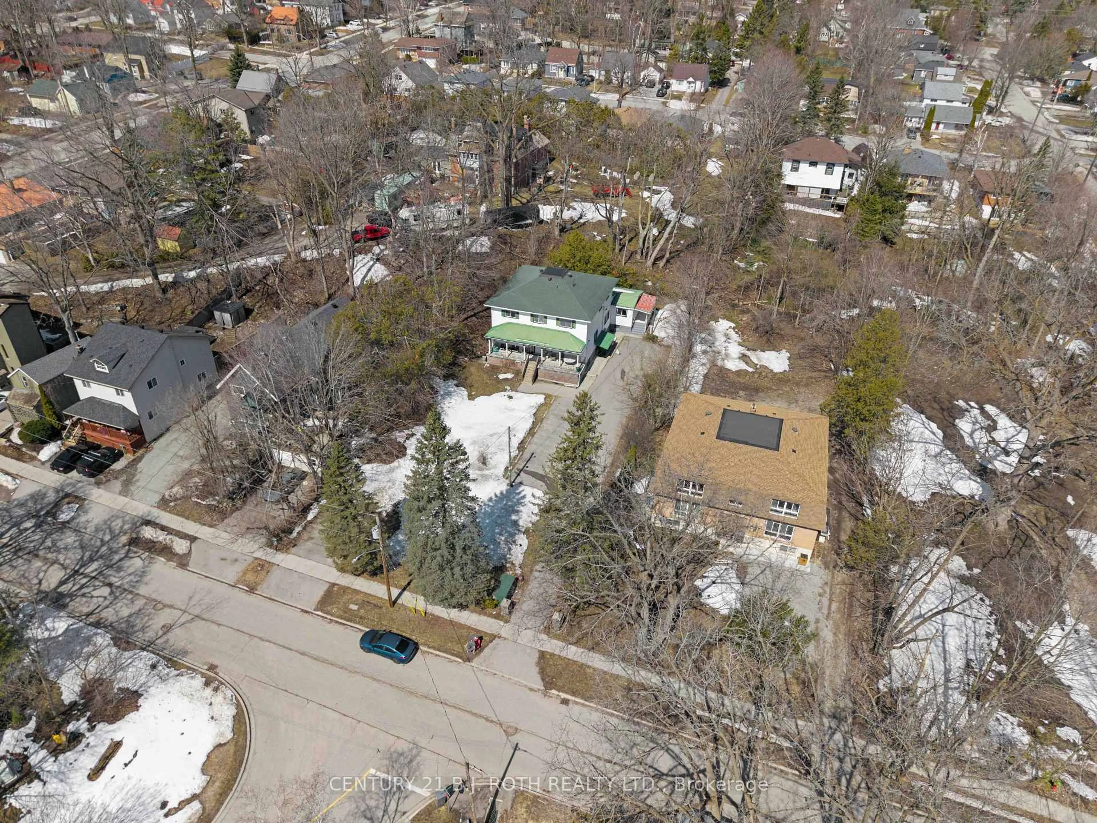 A pic from outside/outdoor area/front of a property/back of a property/a pic from drone, street for 184 Borland St, Orillia Ontario L3V 2C3