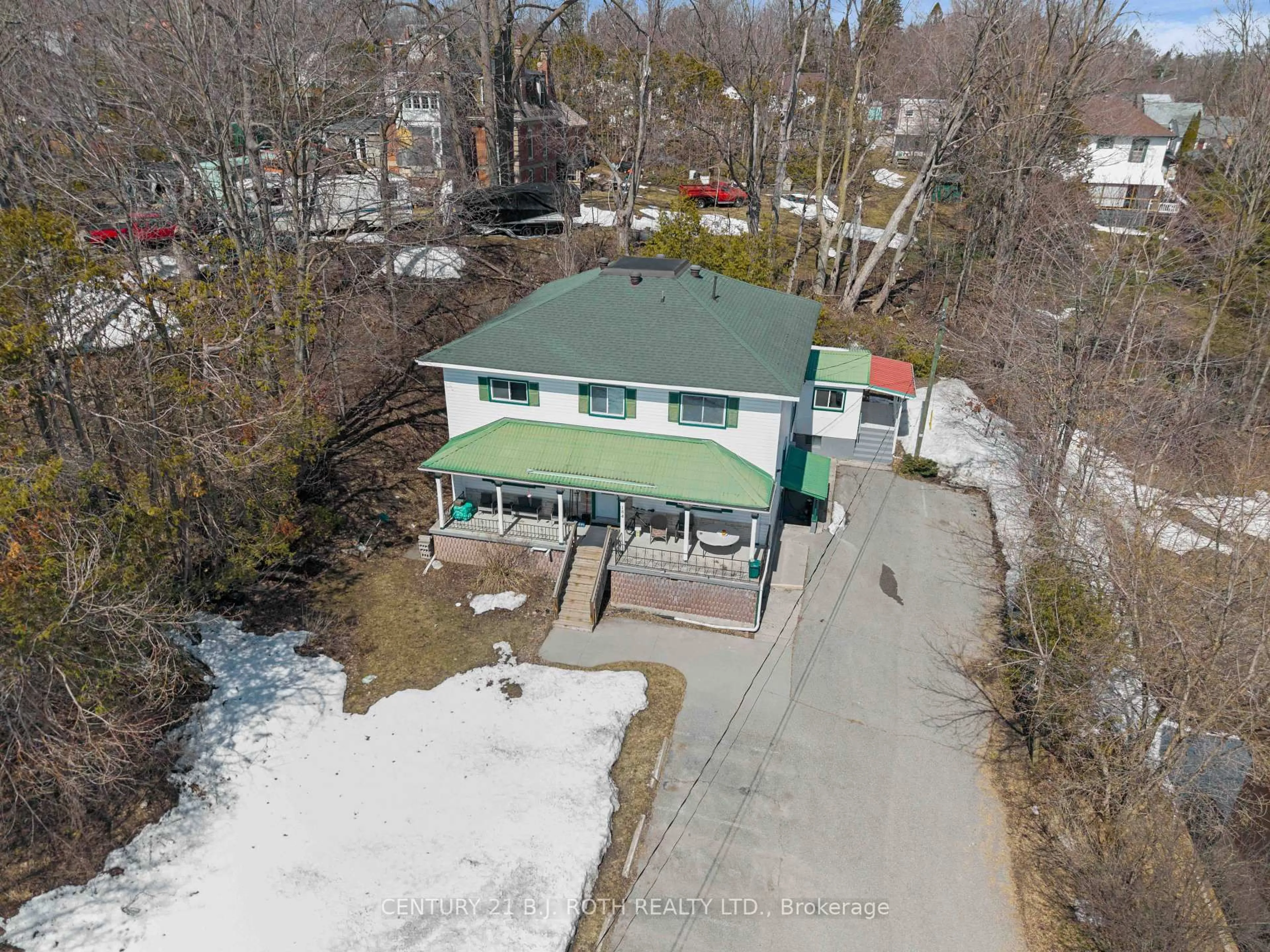 A pic from outside/outdoor area/front of a property/back of a property/a pic from drone, street for 184 Borland St, Orillia Ontario L3V 2C3