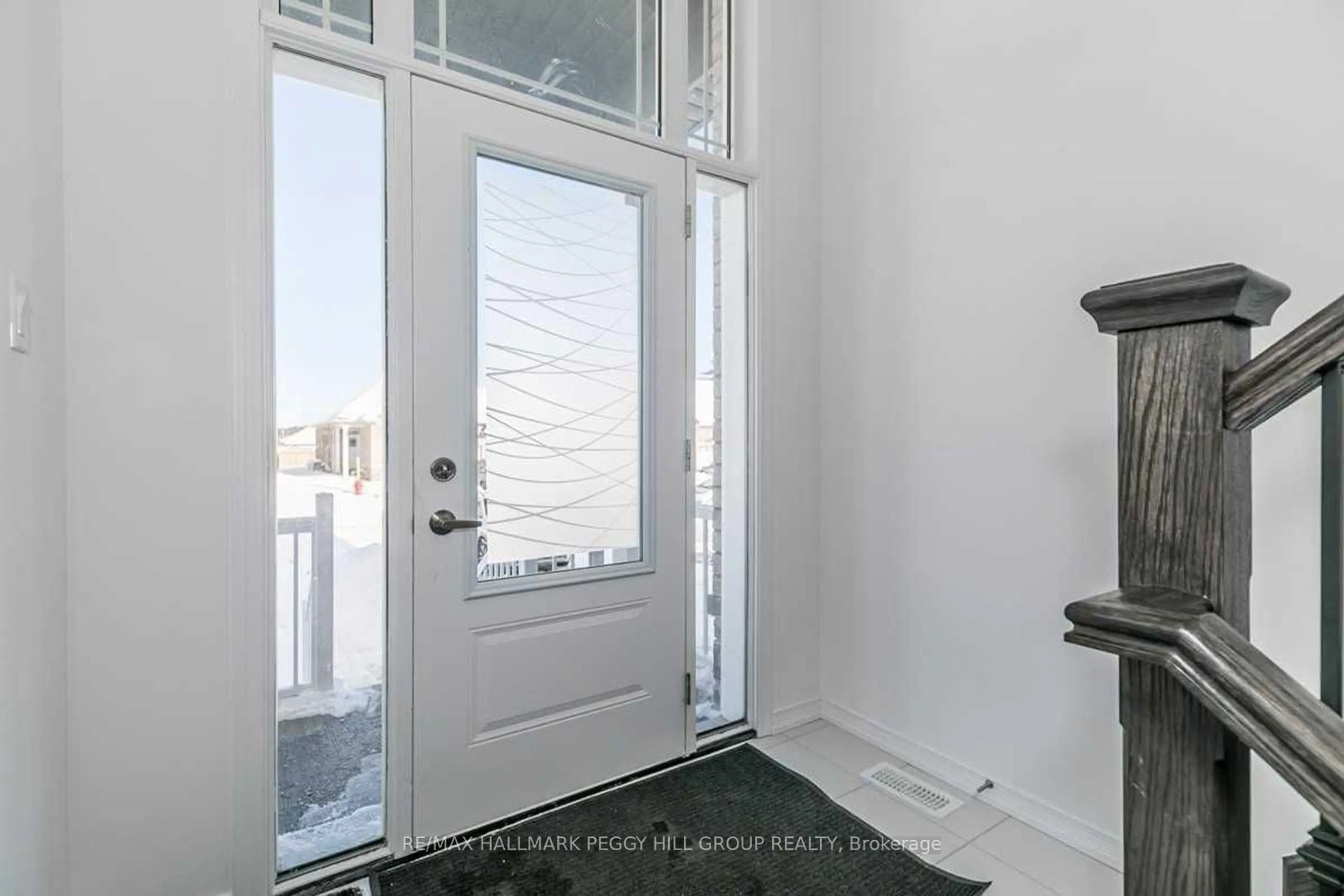 Indoor entryway for 98 Isabella Dr, Orillia Ontario L3V 8K7