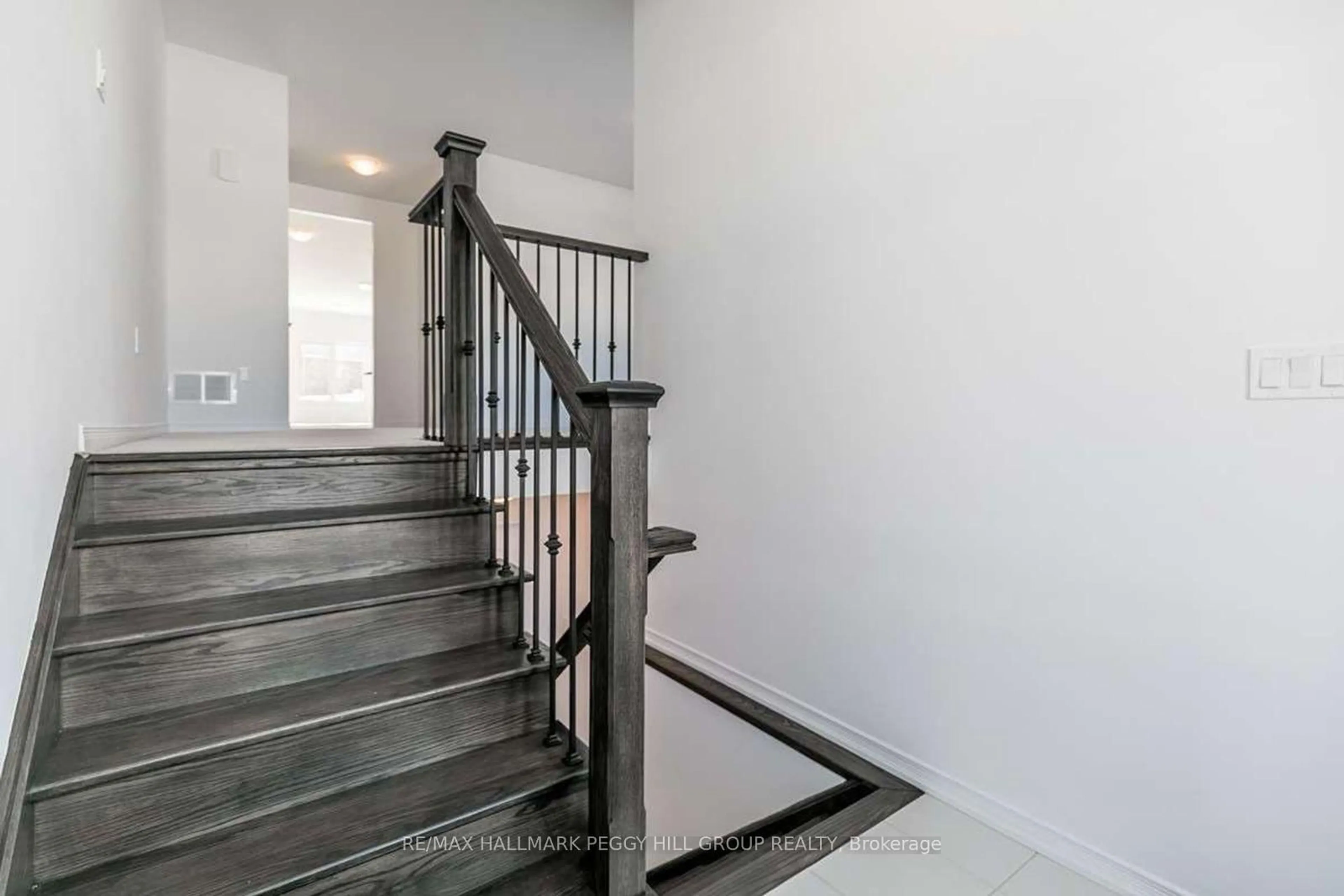 Stairs for 98 Isabella Dr, Orillia Ontario L3V 8K7