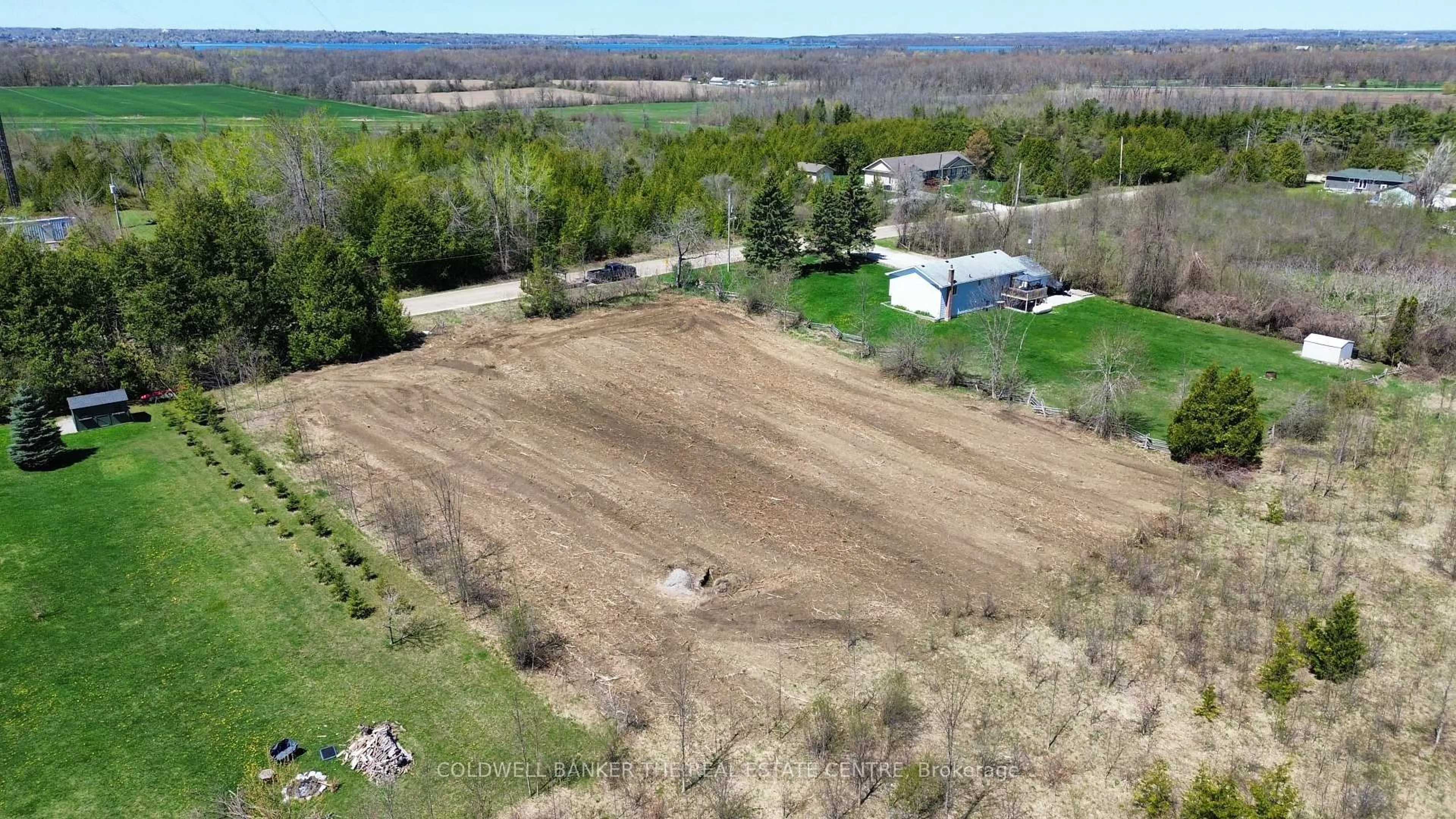 A pic from outside/outdoor area/front of a property/back of a property/a pic from drone, unknown for 5075 Sideroad 25, Ramara Ontario L3V 0T1
