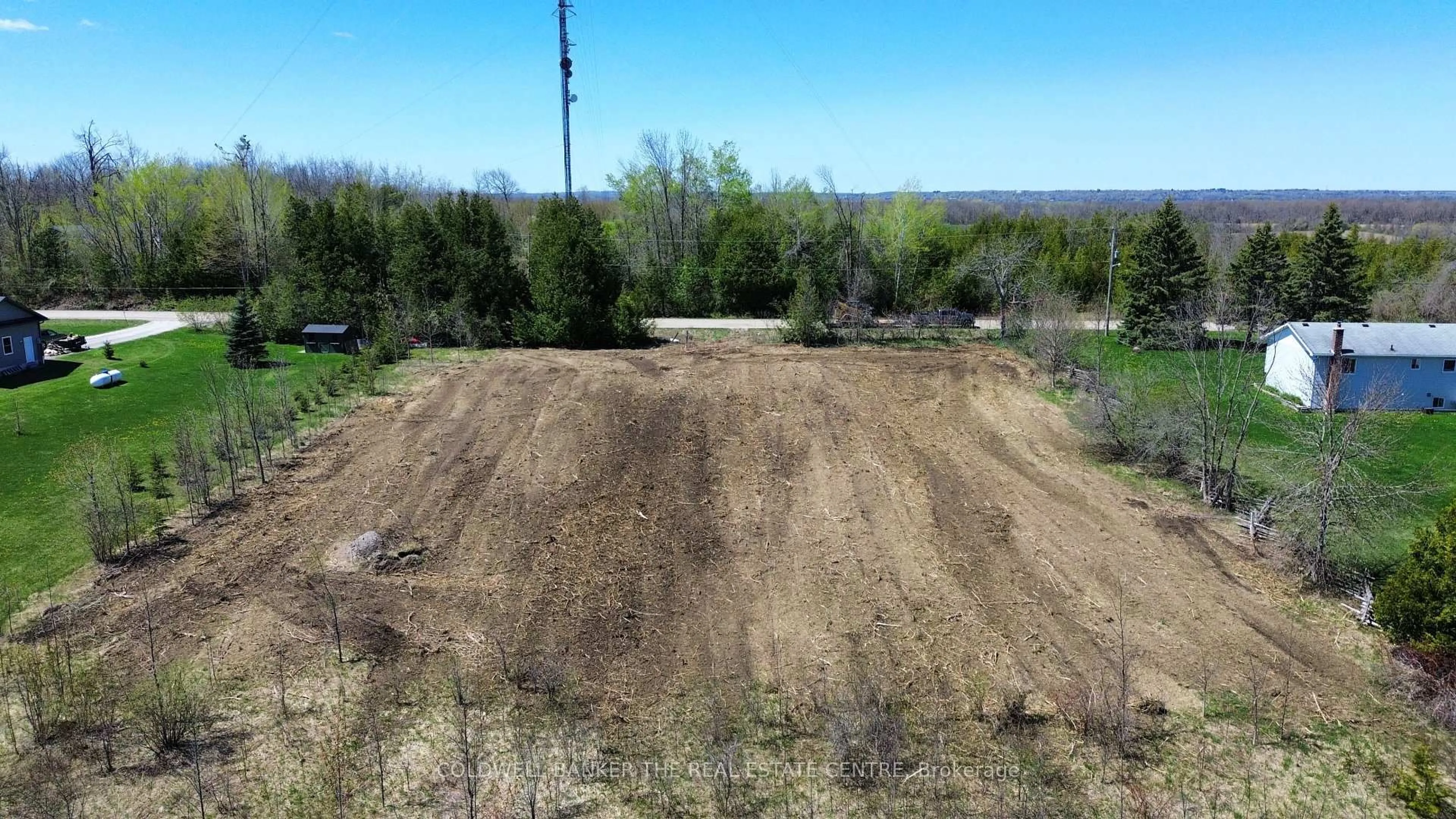 A pic from outside/outdoor area/front of a property/back of a property/a pic from drone, building for 5075 Sideroad 25, Ramara Ontario L3V 0T1